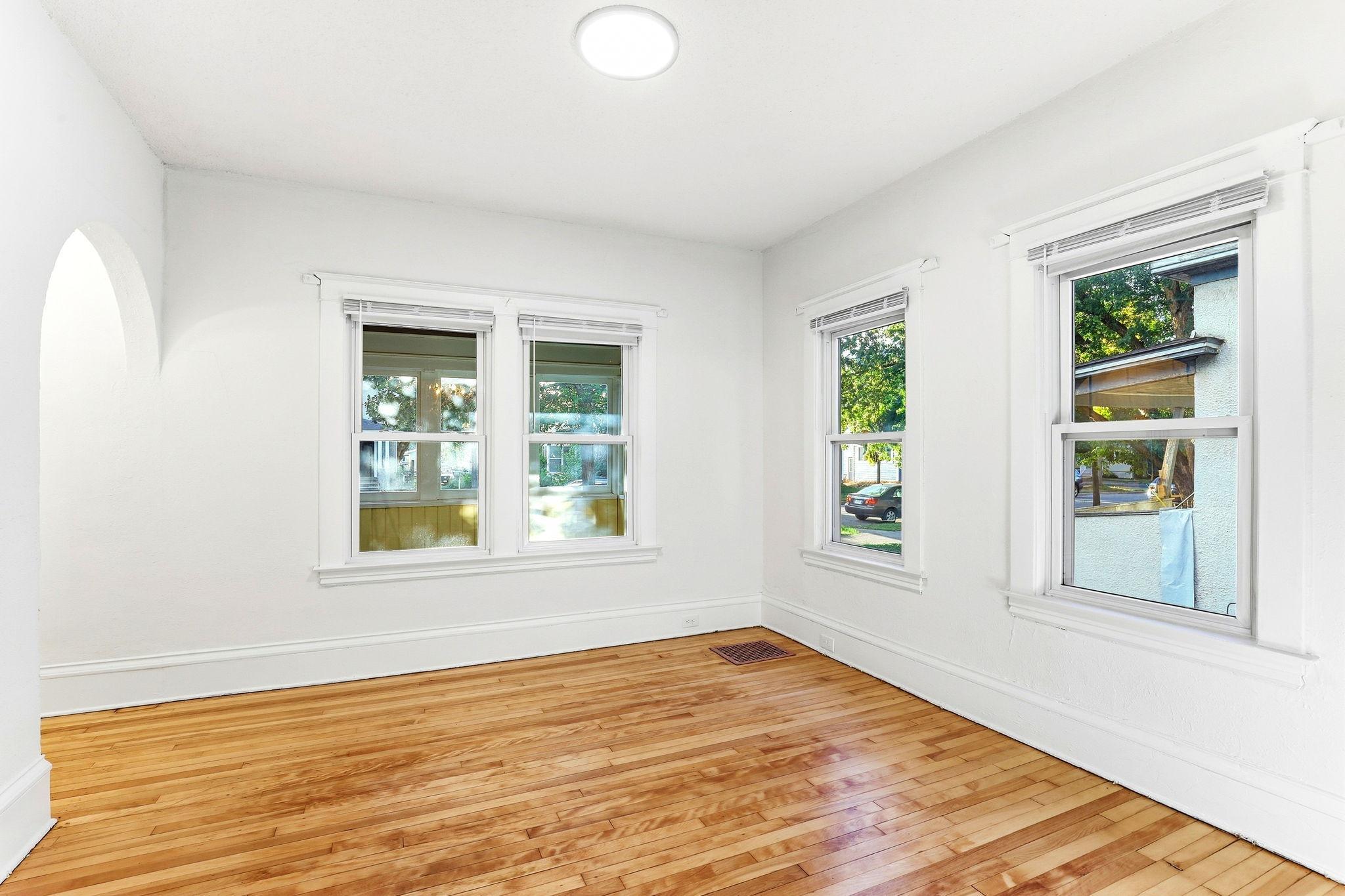 1040 24th Avenue Se Property Photo 6