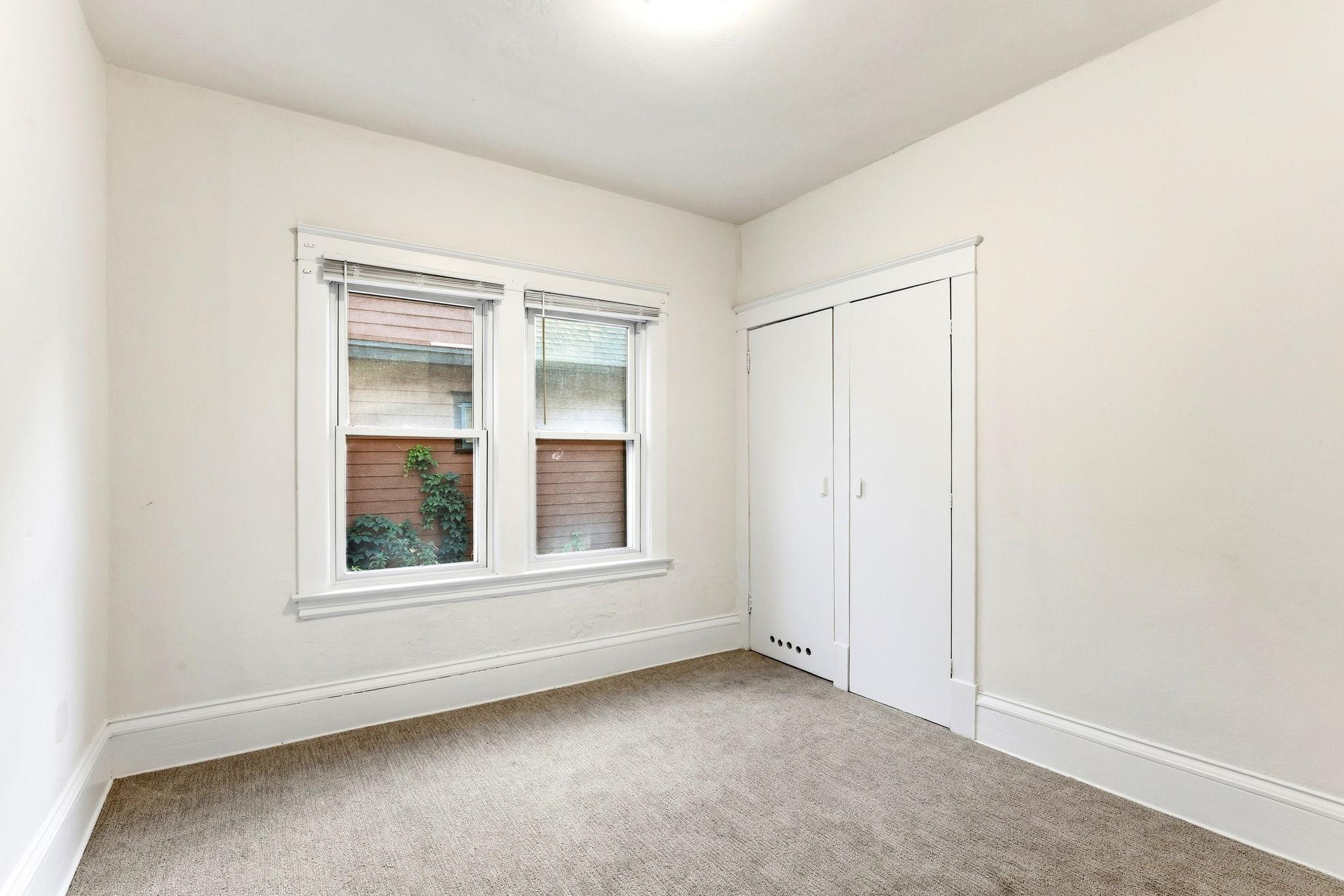 1040 24th Avenue Se Property Photo 10
