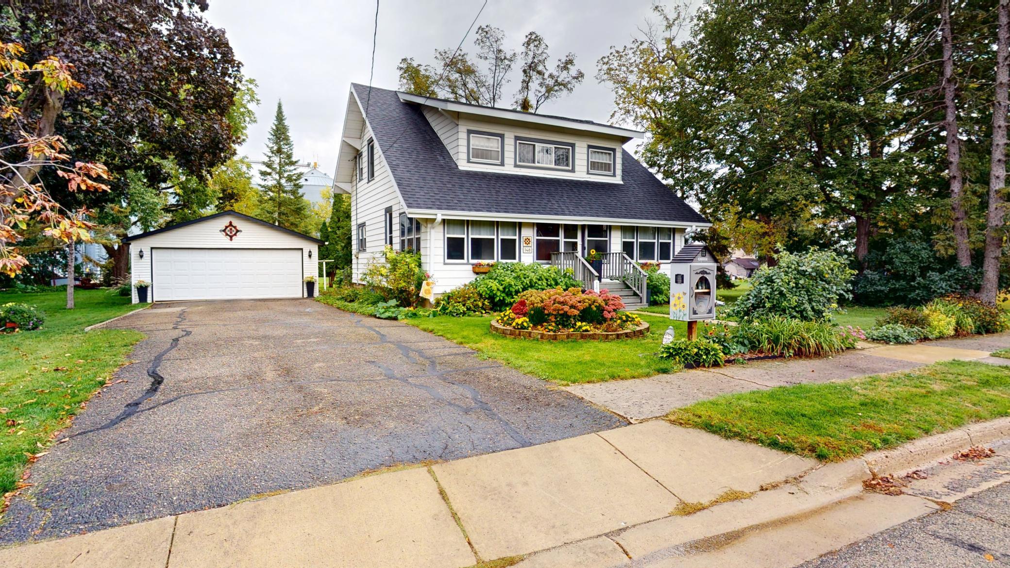 148 2nd Avenue SW Property Photo 1