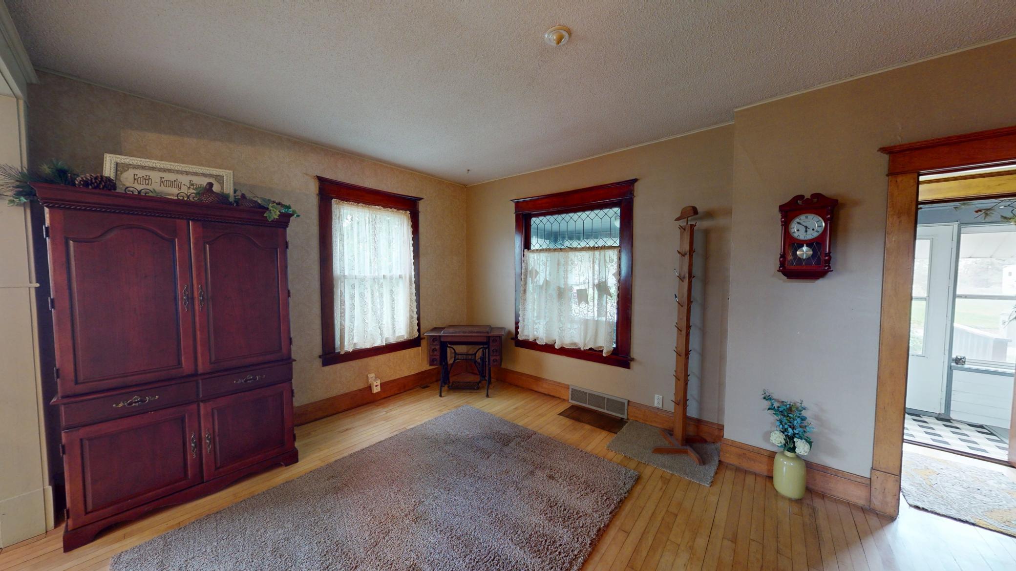 148 2nd Avenue Sw Property Photo 2