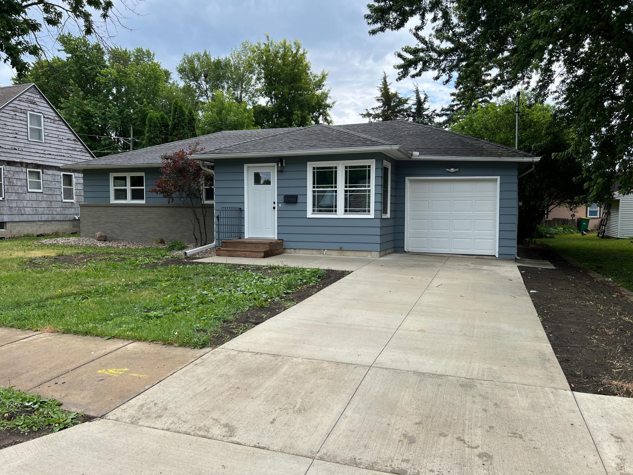 1405 W Clark Street Property Photo 3