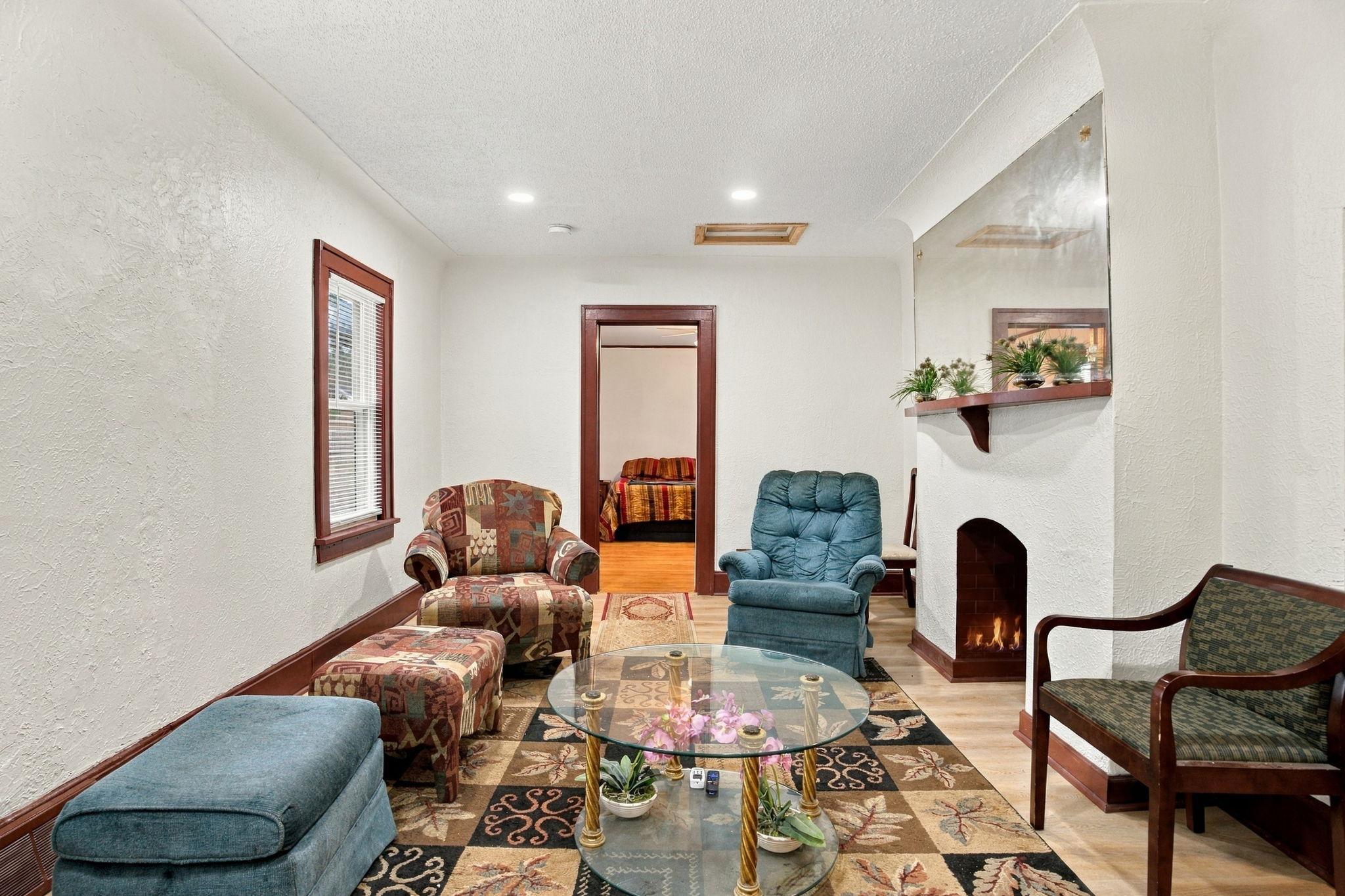 1428 Vincent Avenue N Property Photo 5