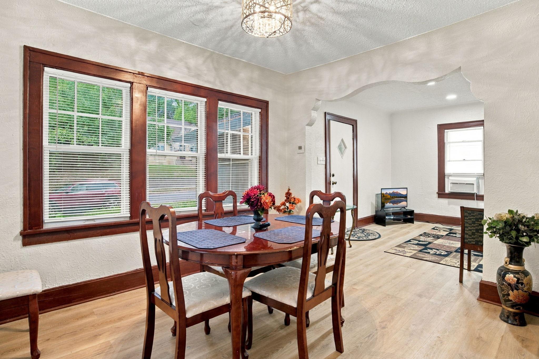 1428 Vincent Avenue N Property Photo 6