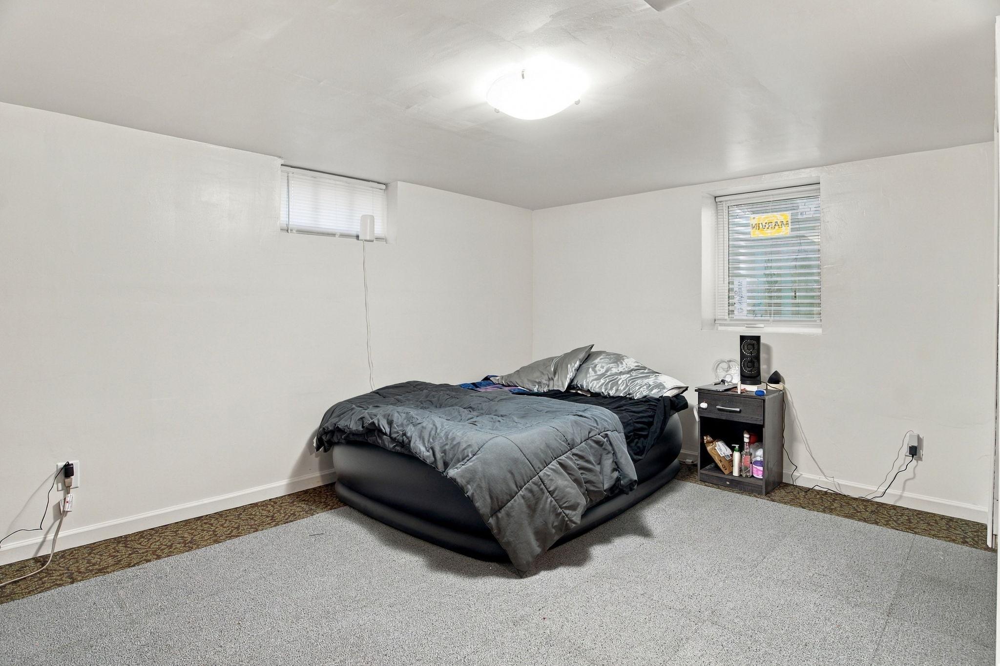 1428 Vincent Avenue N Property Photo 8