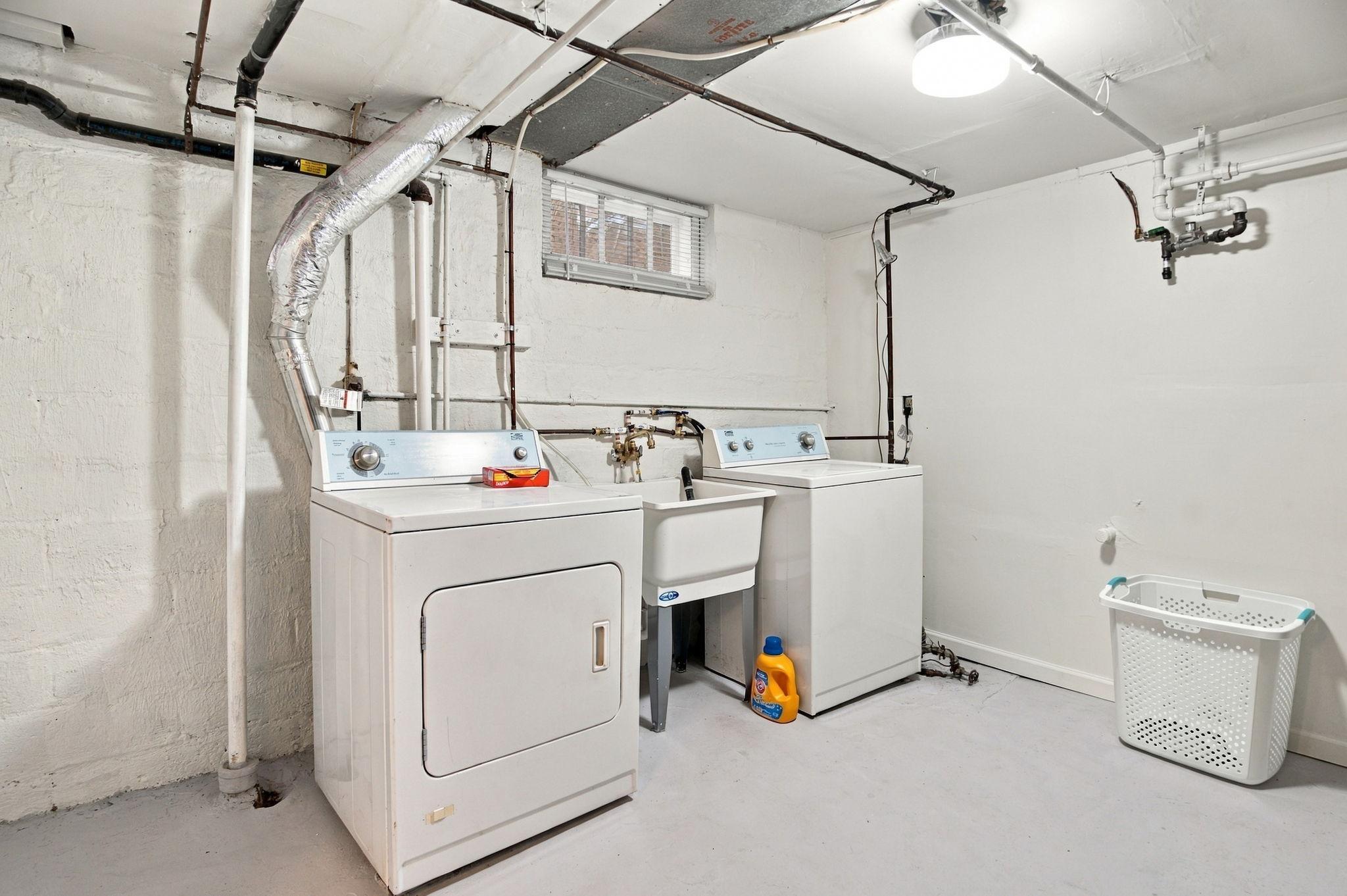 1428 Vincent Avenue N Property Photo 11