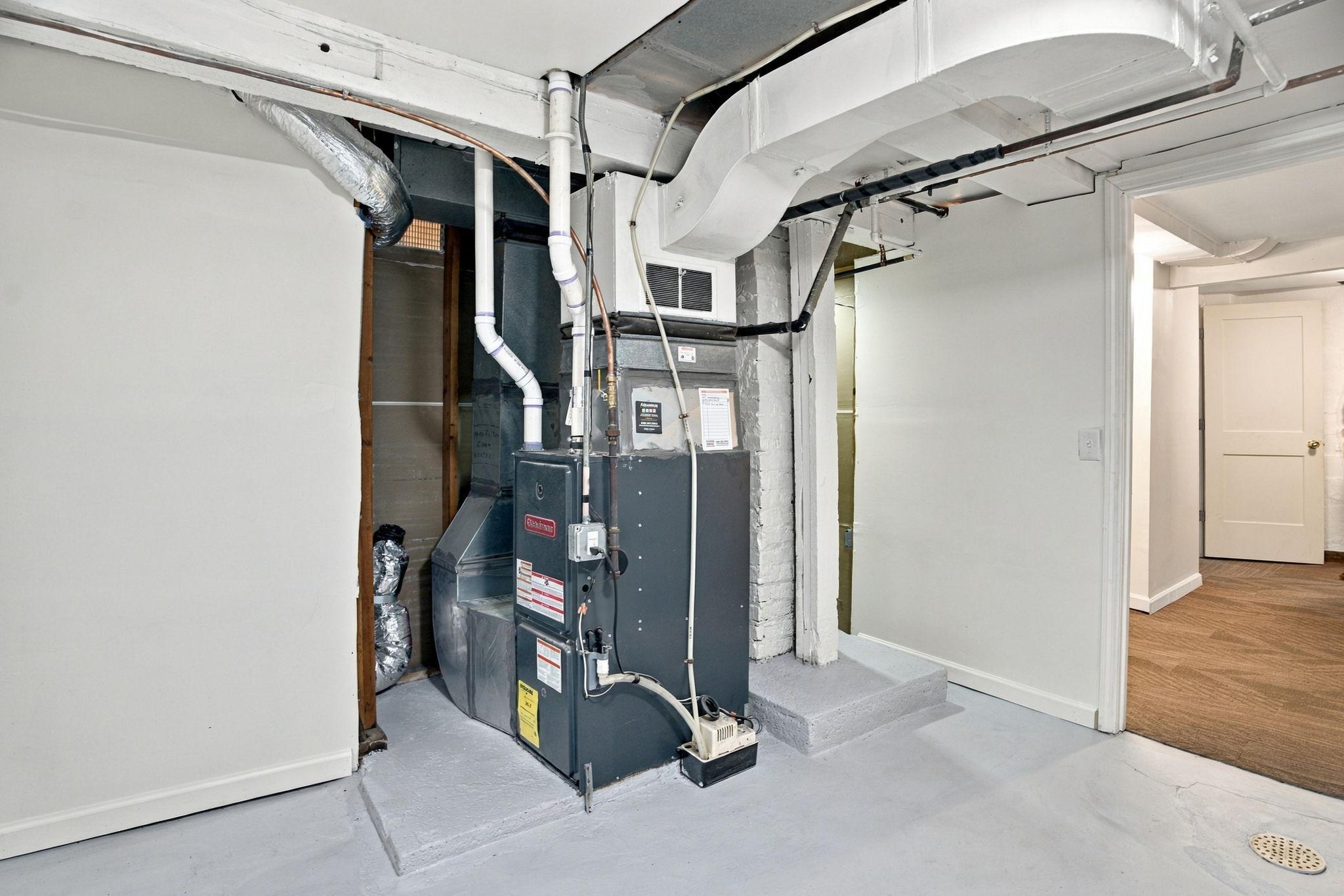 1428 Vincent Avenue N Property Photo 12