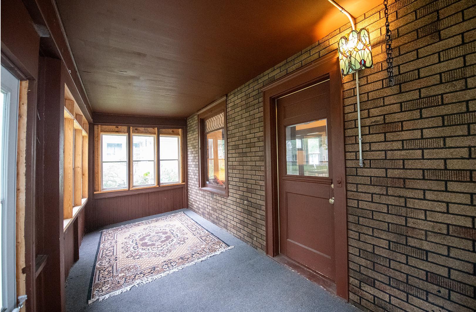 3735 Girard Avenue N Property Photo 2