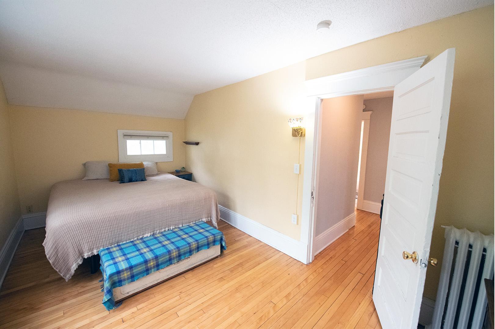 3735 Girard Avenue N Property Photo 8