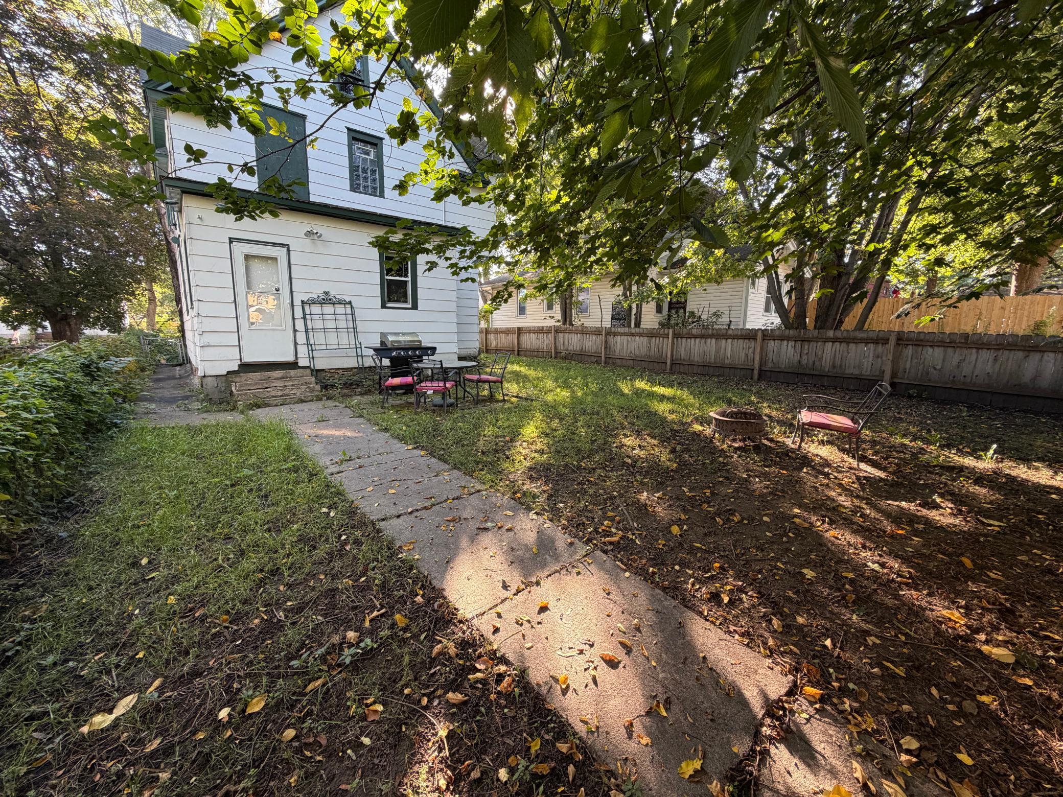 3735 Girard Avenue N Property Photo 13
