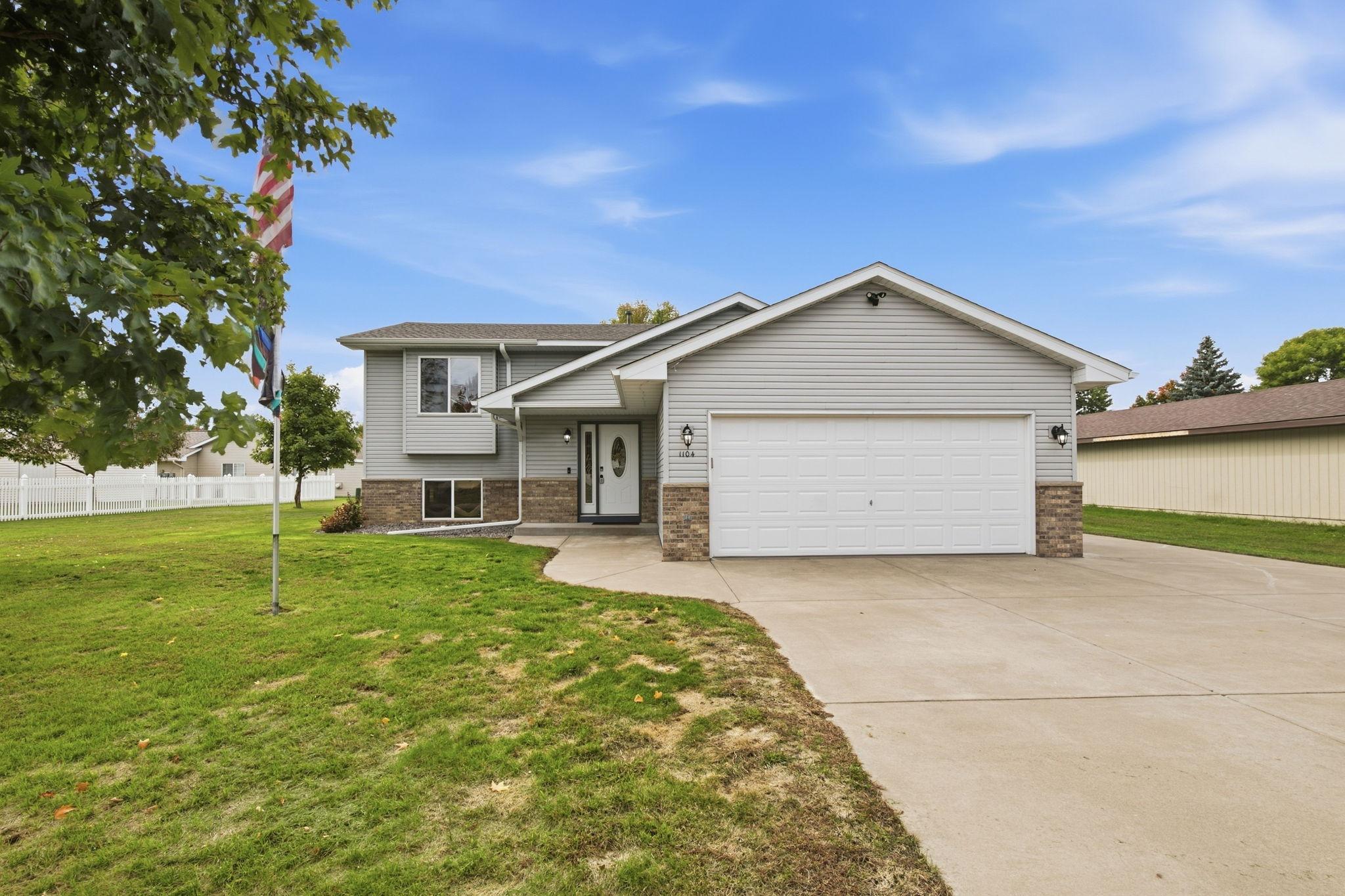 1104 E Able Street Property Photo 1