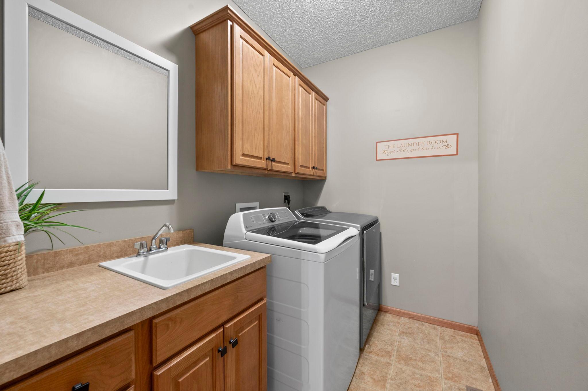 989 Danube Avenue Property Photo 8