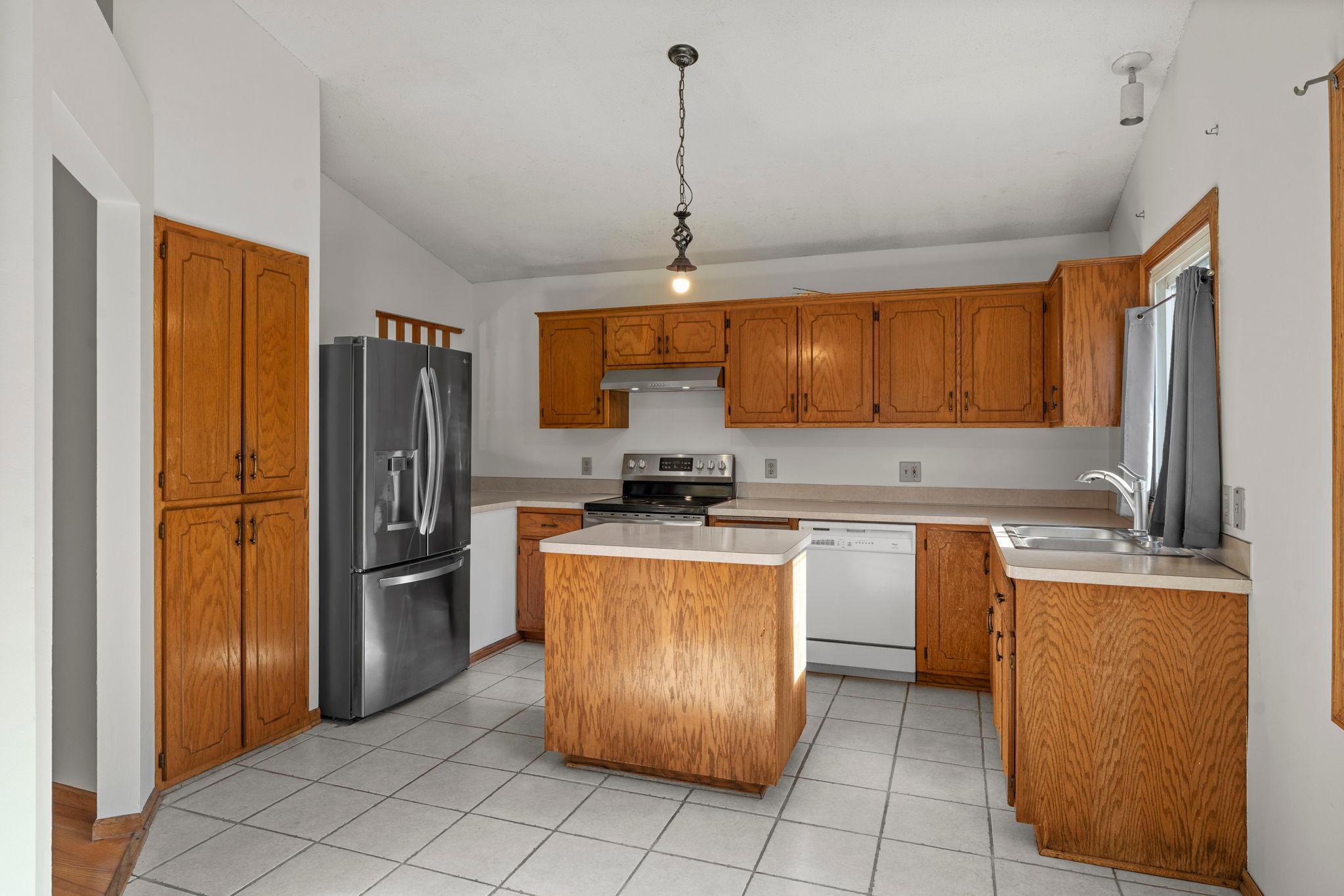 8961 Sycamore Lane N Property Photo 8