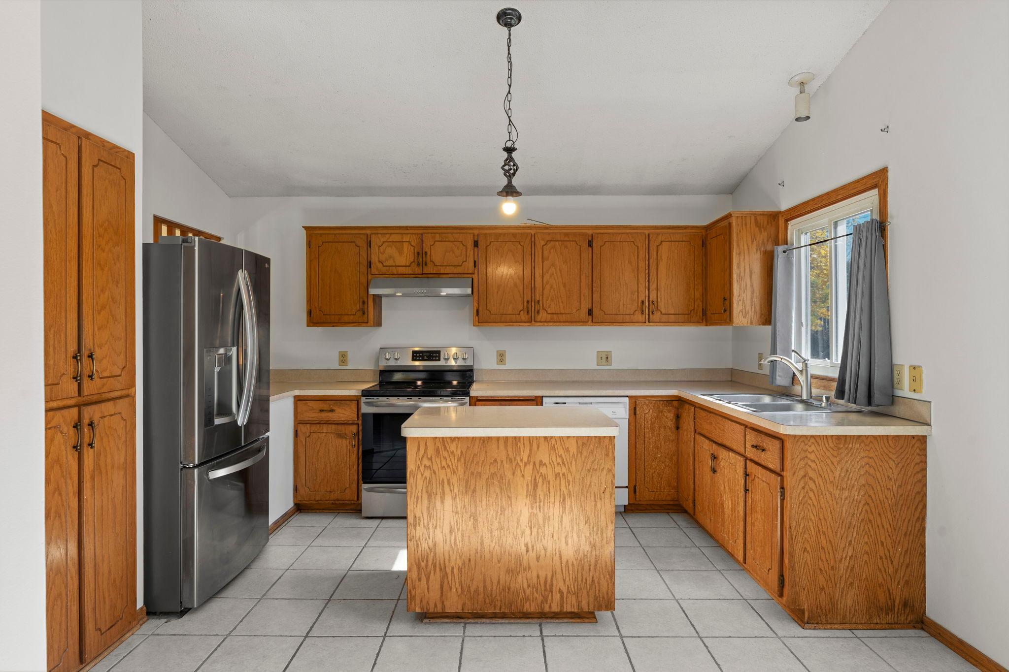 8961 Sycamore Lane N Property Photo 9