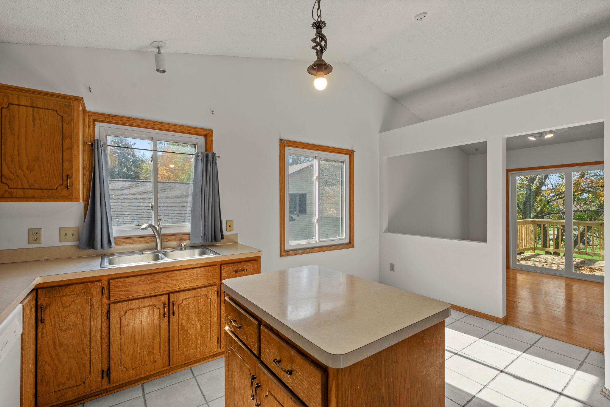 8961 Sycamore Lane N Property Photo 10