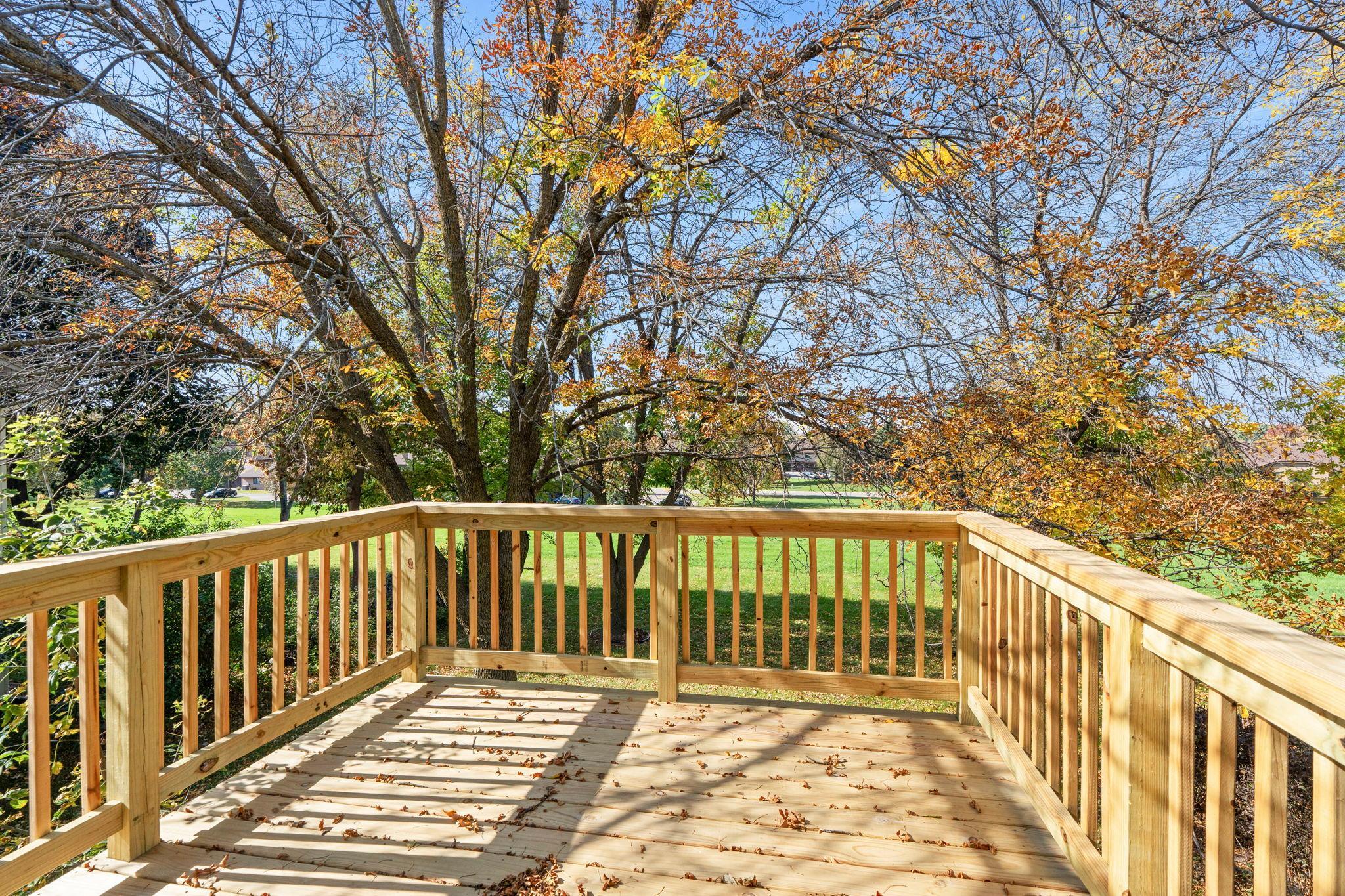 8961 Sycamore Lane N Property Photo 16