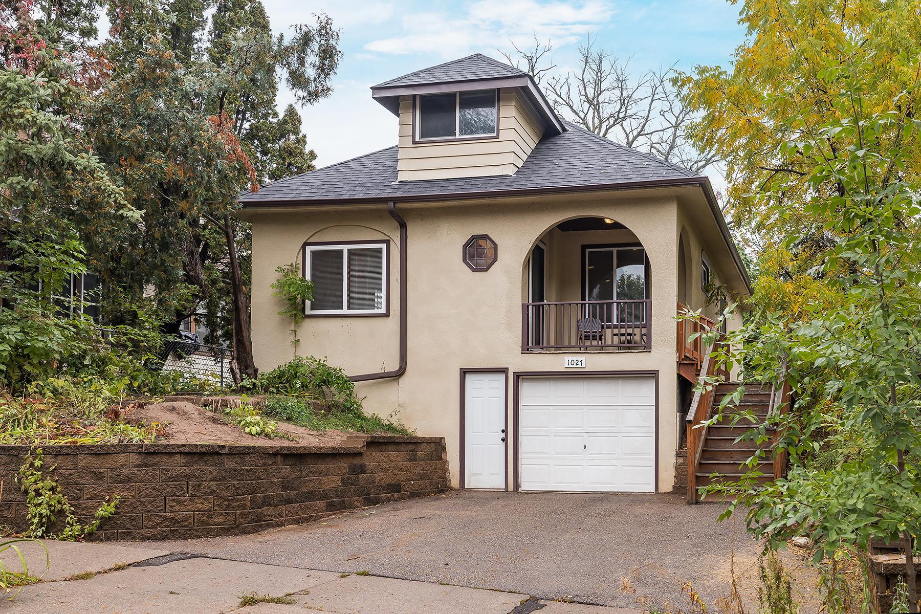 1027 5th Street E Property Photo 1
