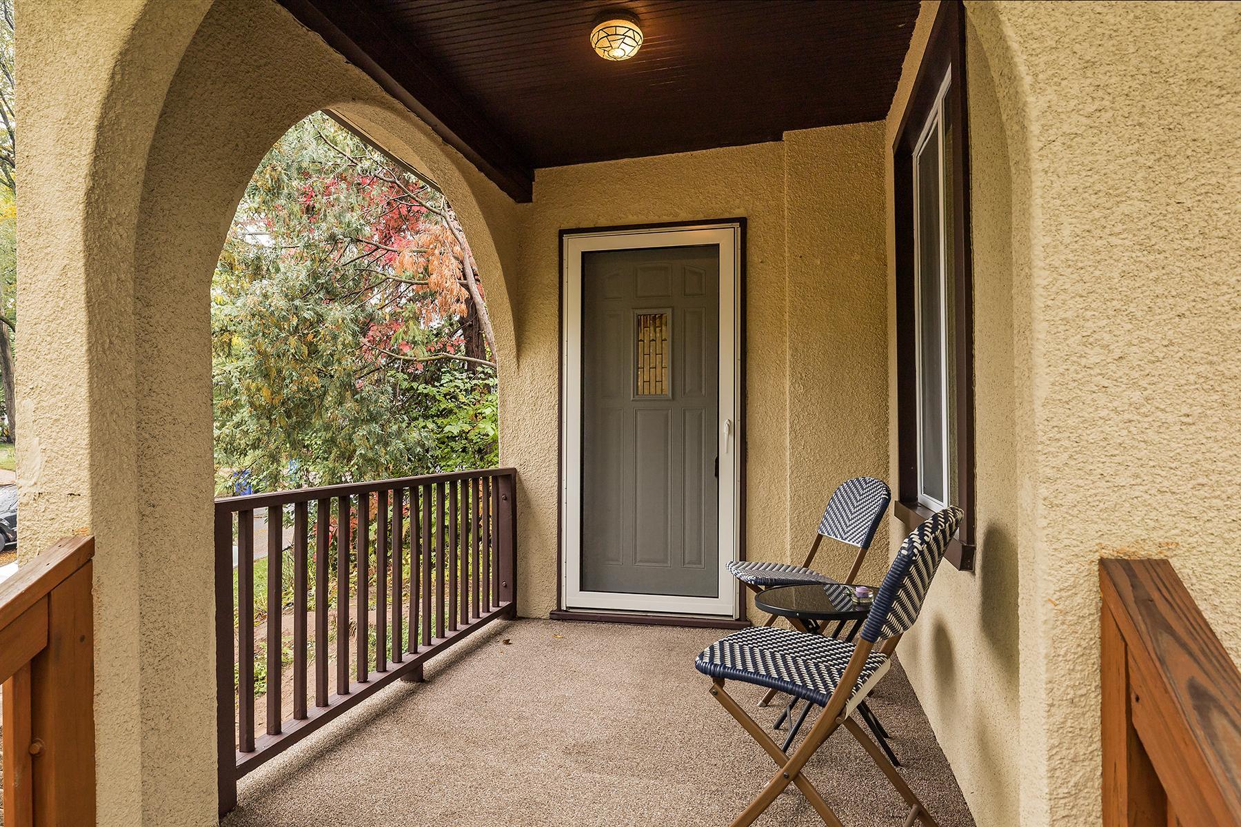 1027 5th Street E Property Photo 2