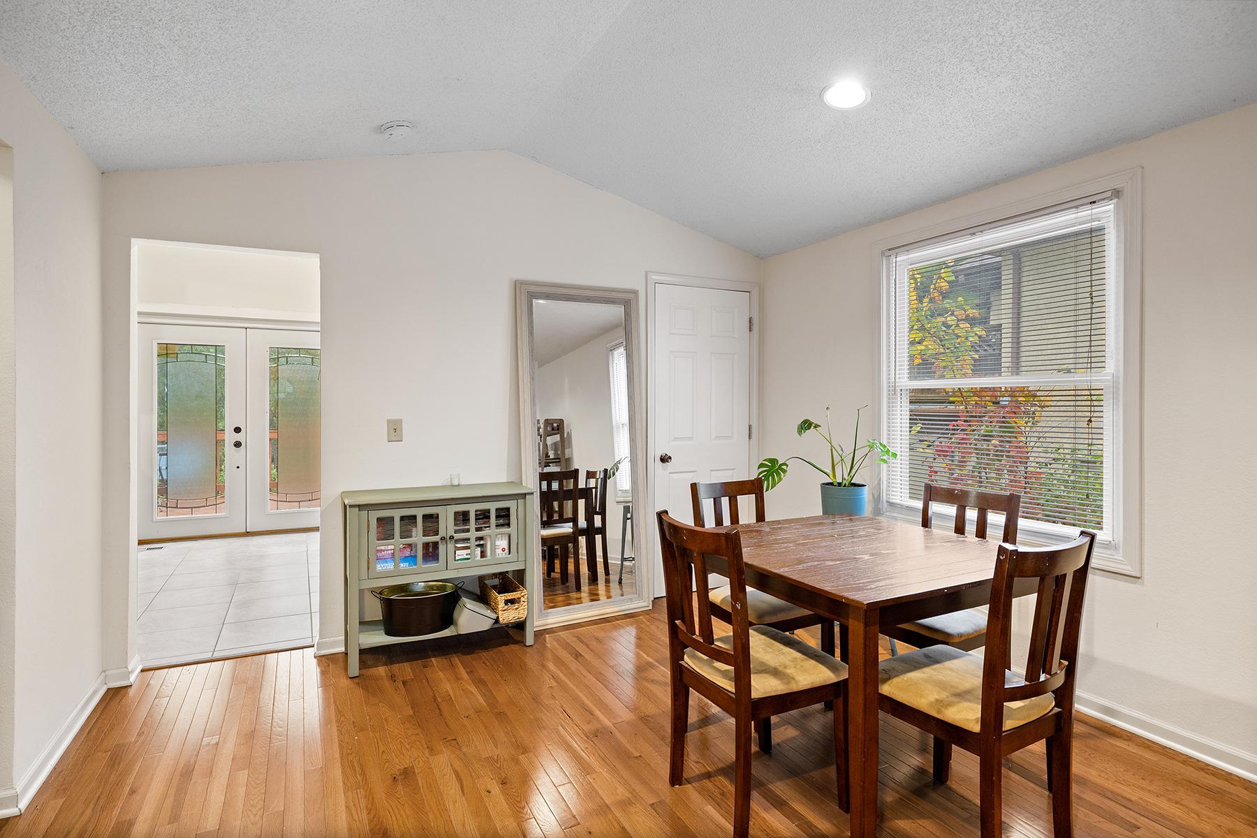 1027 5th Street E Property Photo 6