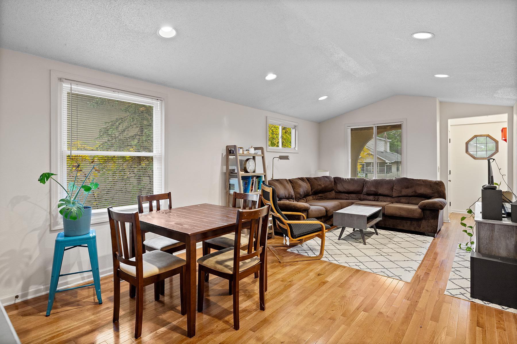 1027 5th Street E Property Photo 7