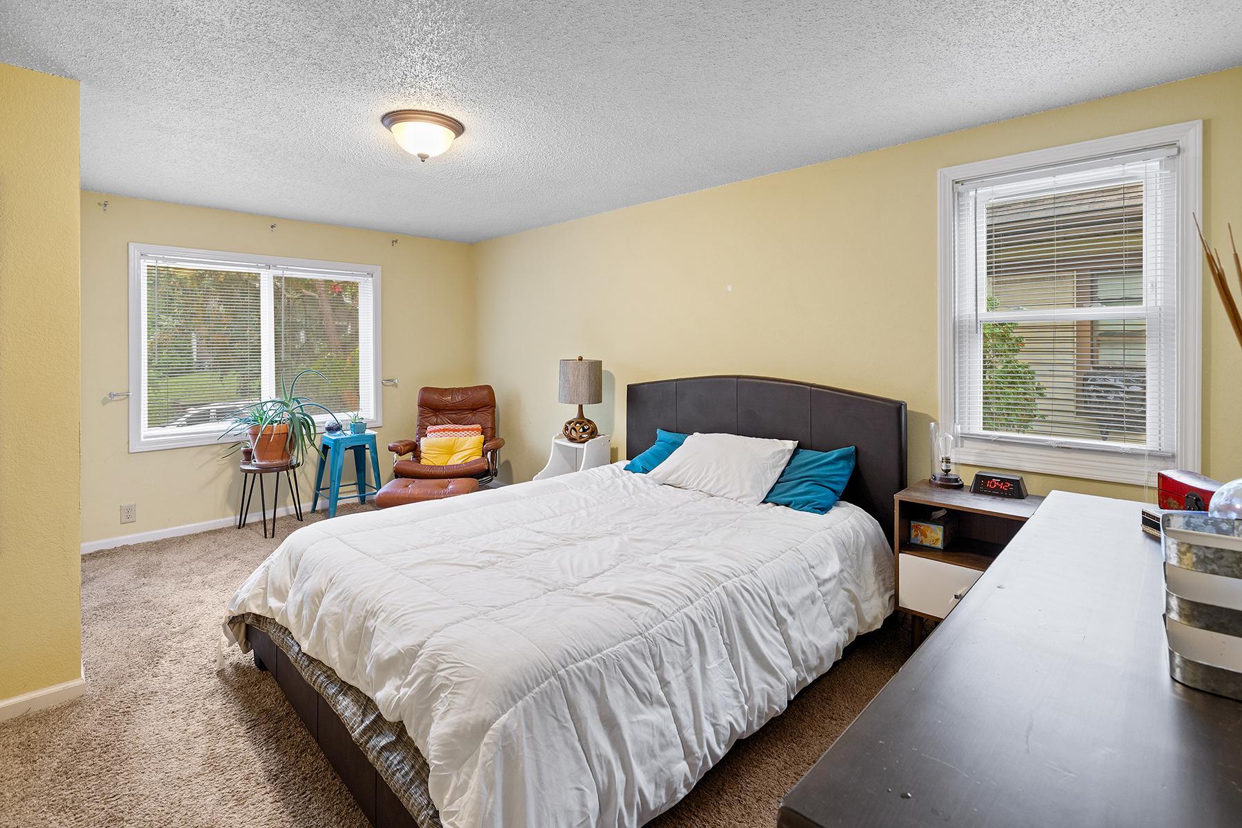 1027 5th Street E Property Photo 8