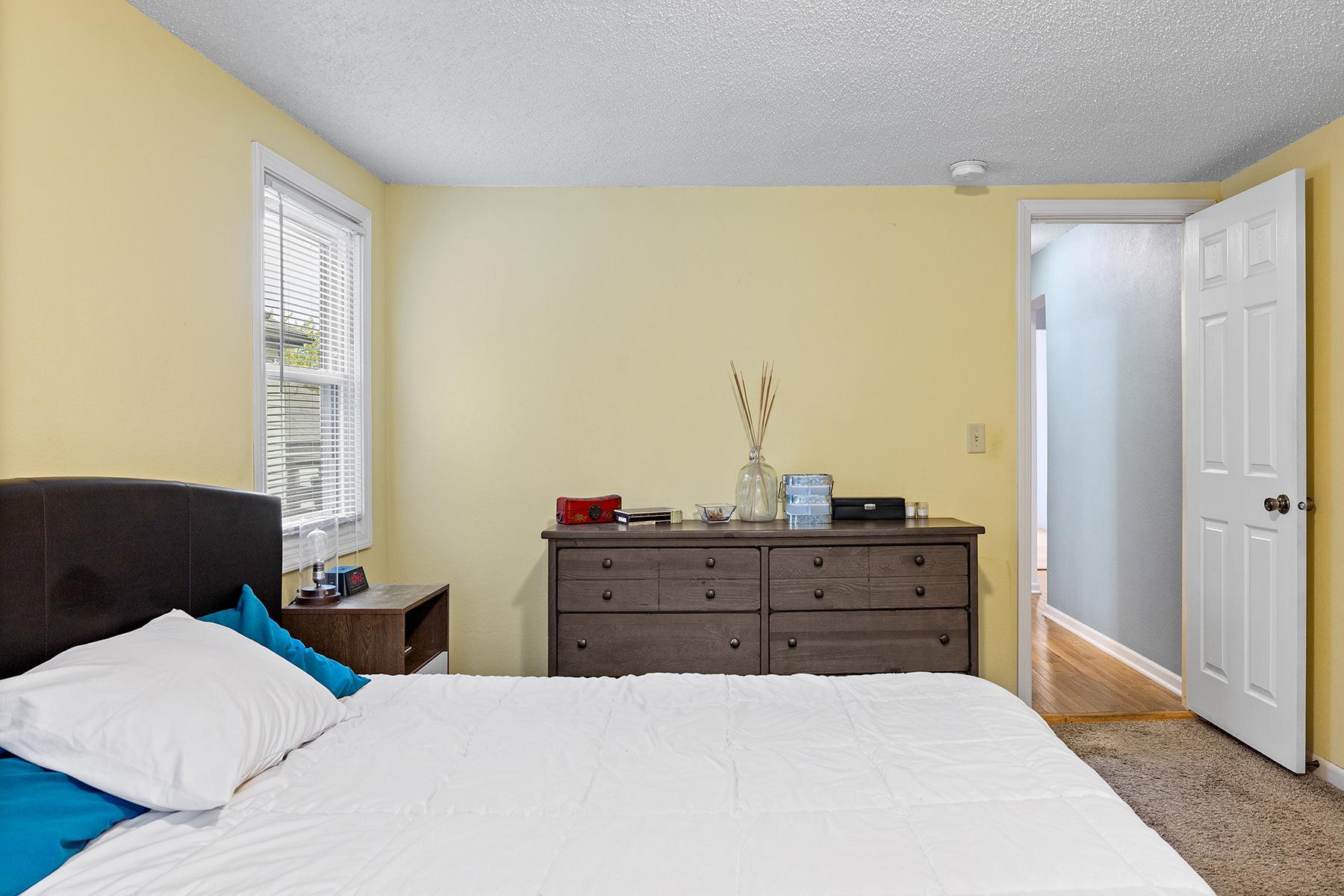 1027 5th Street E Property Photo 9