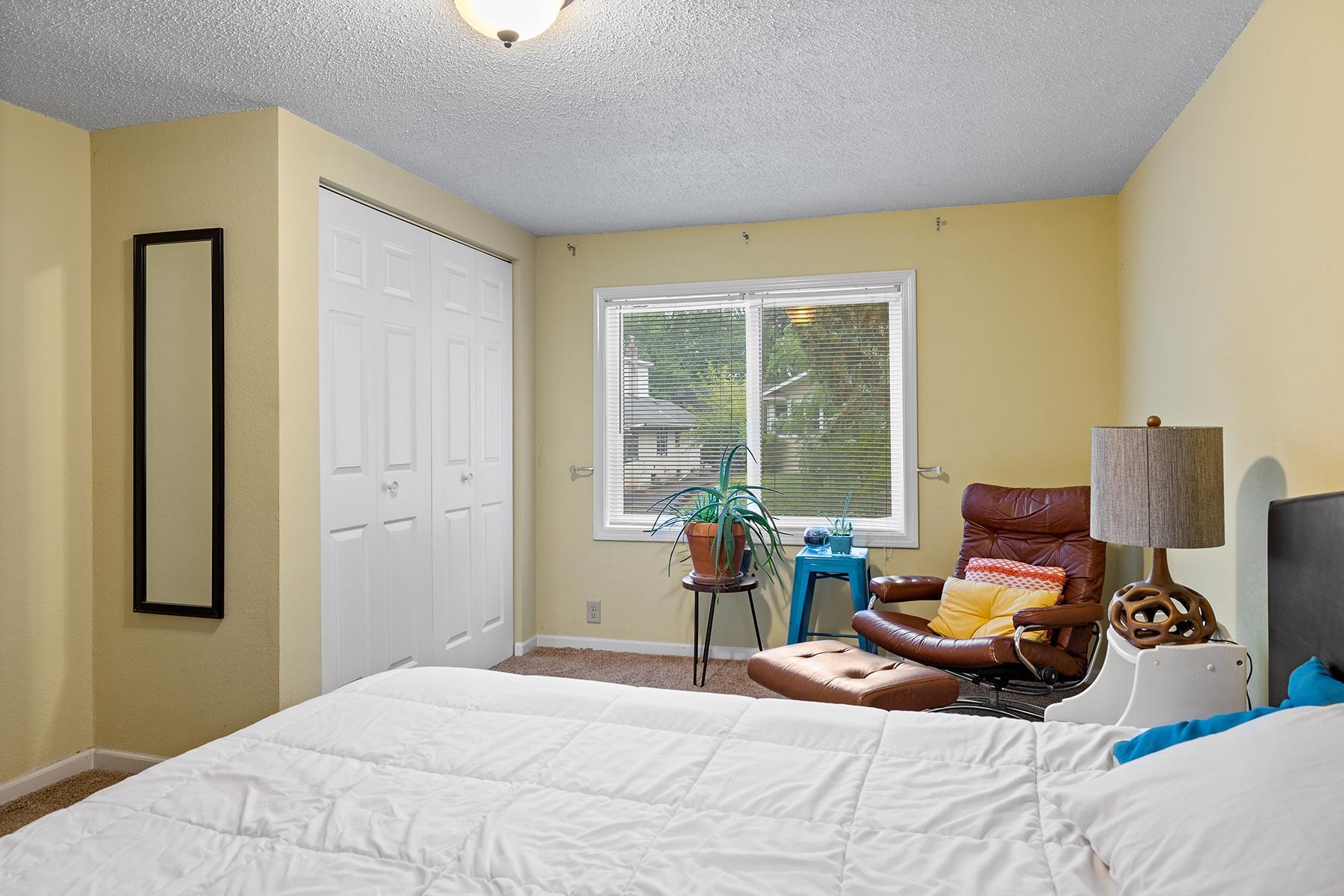 1027 5th Street E Property Photo 10