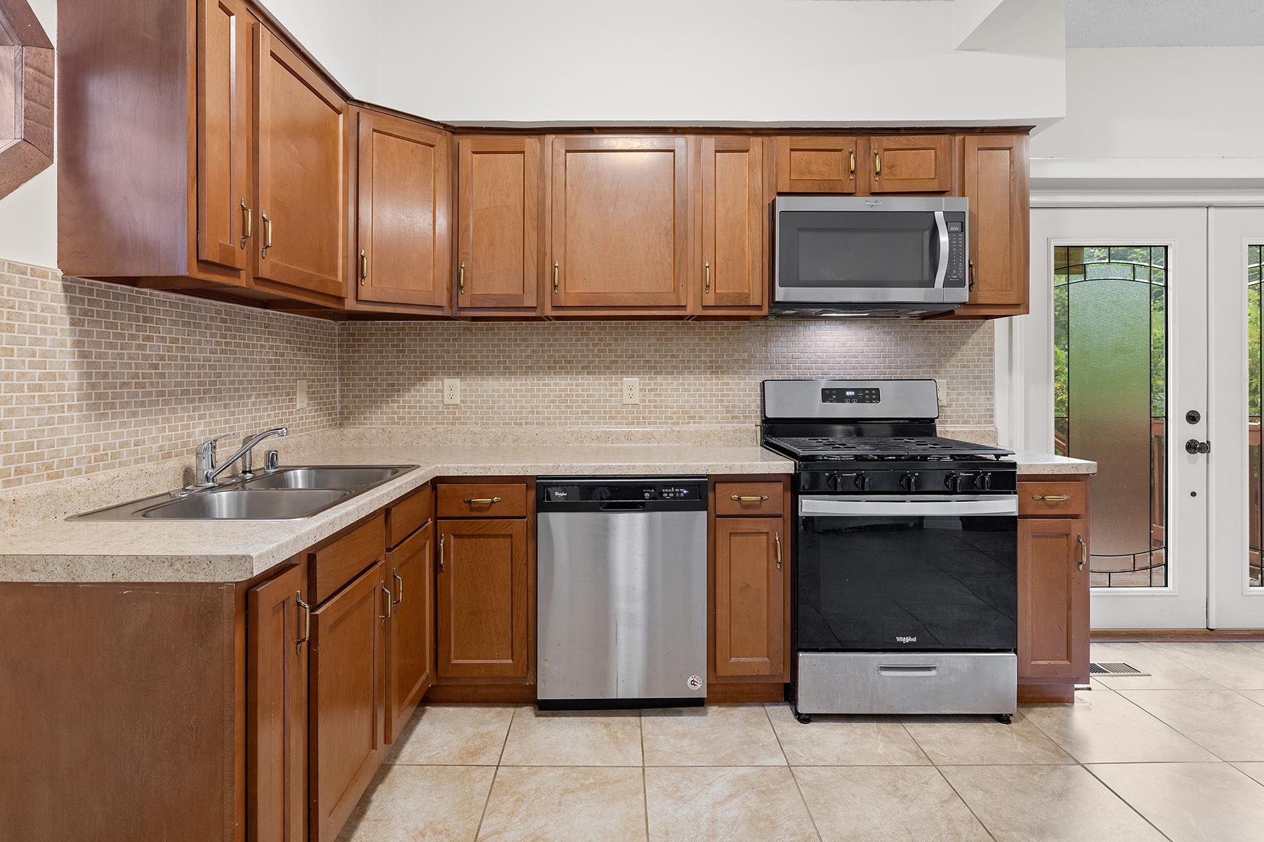 1027 5th Street E Property Photo 11