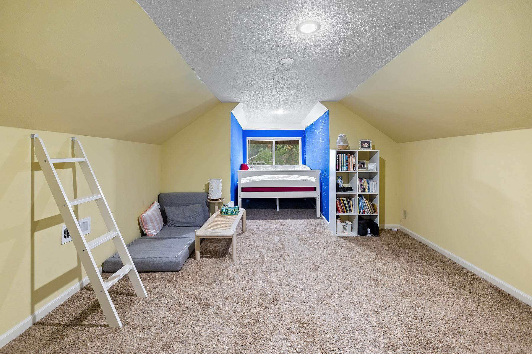 1027 5th Street E Property Photo 16