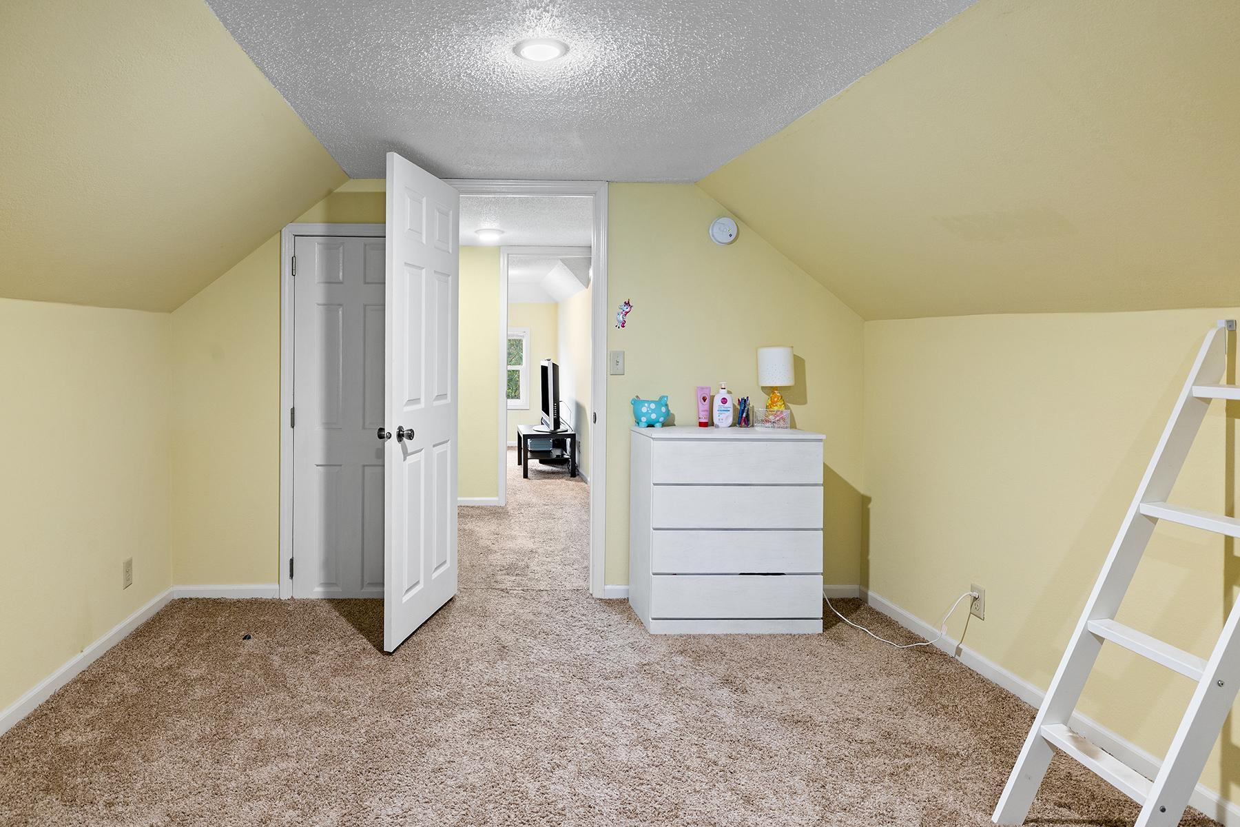 1027 5th Street E Property Photo 17