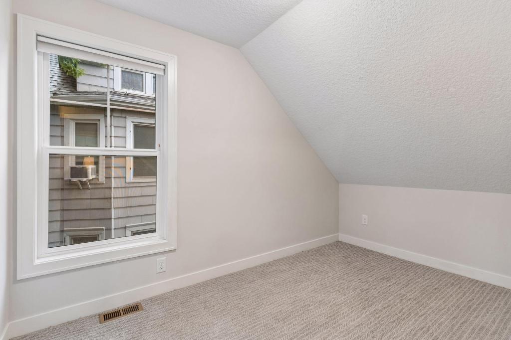 1407 Monroe St Ne Property Photo 22