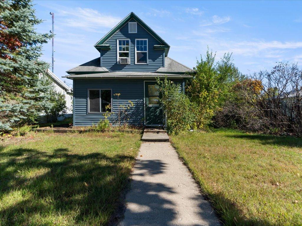 320 8th Street Se B Property Photo 1