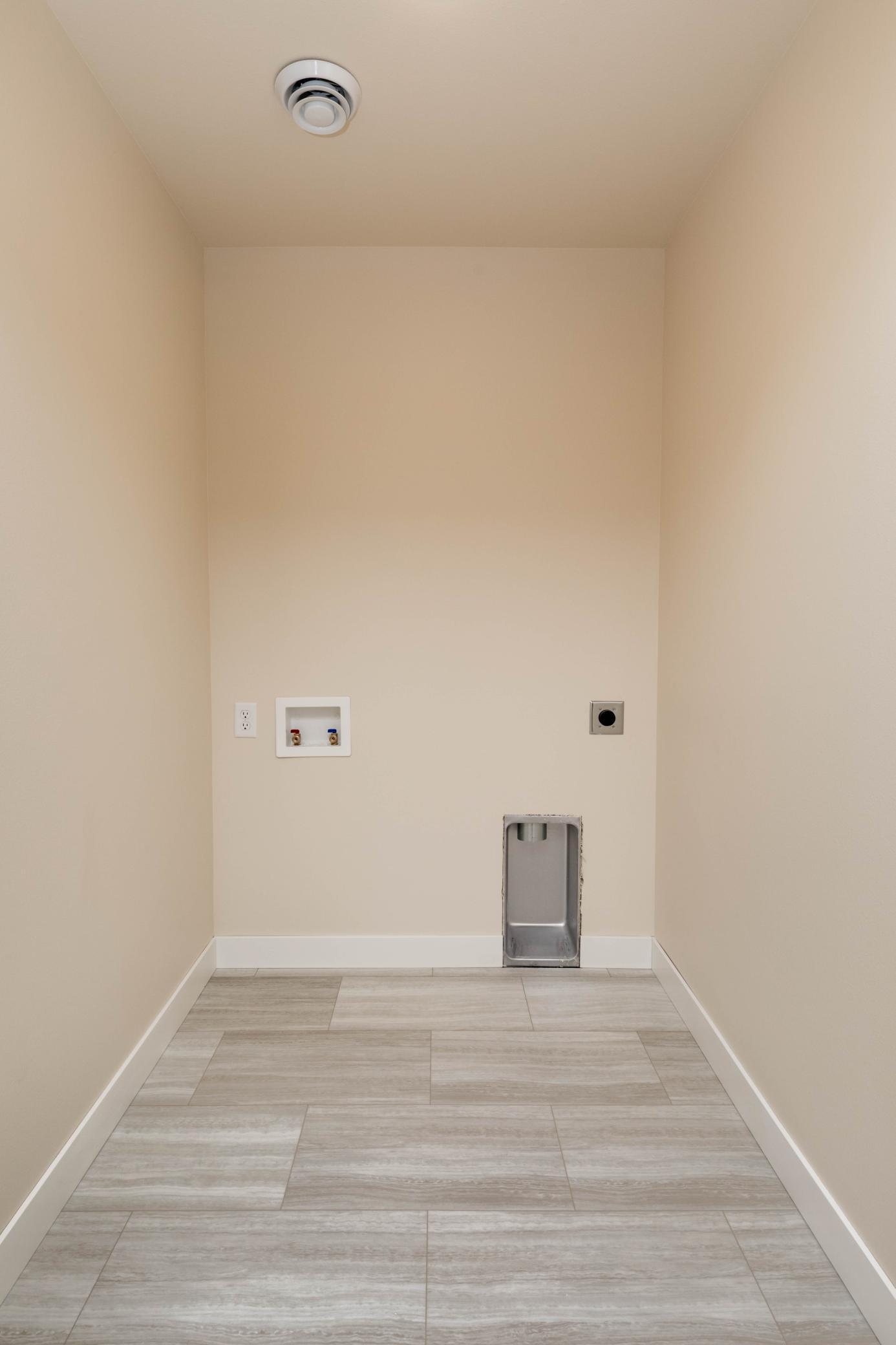 520 Leonard Street Property Photo 28