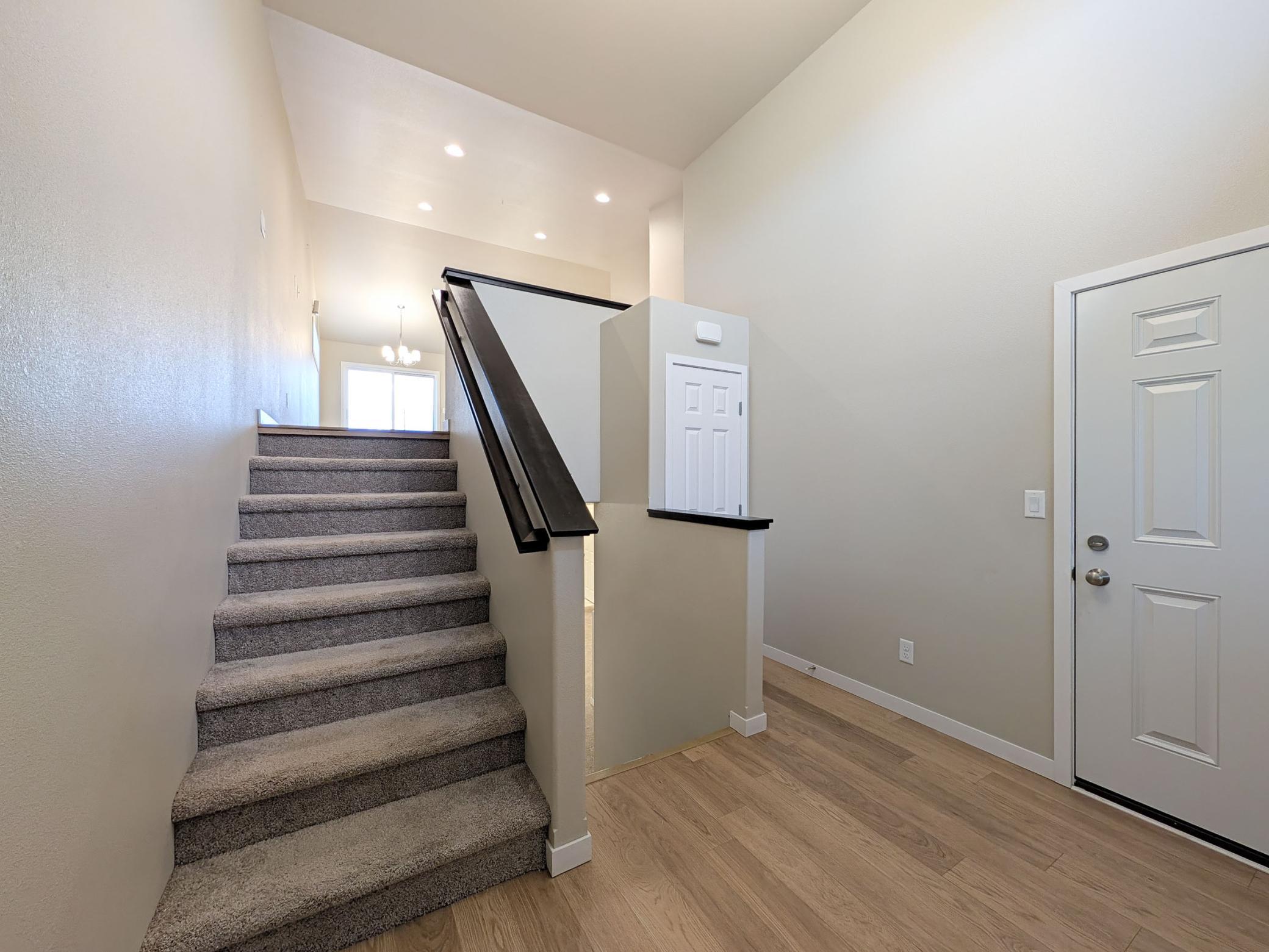 2553 Fulton Loop S Property Photo 10