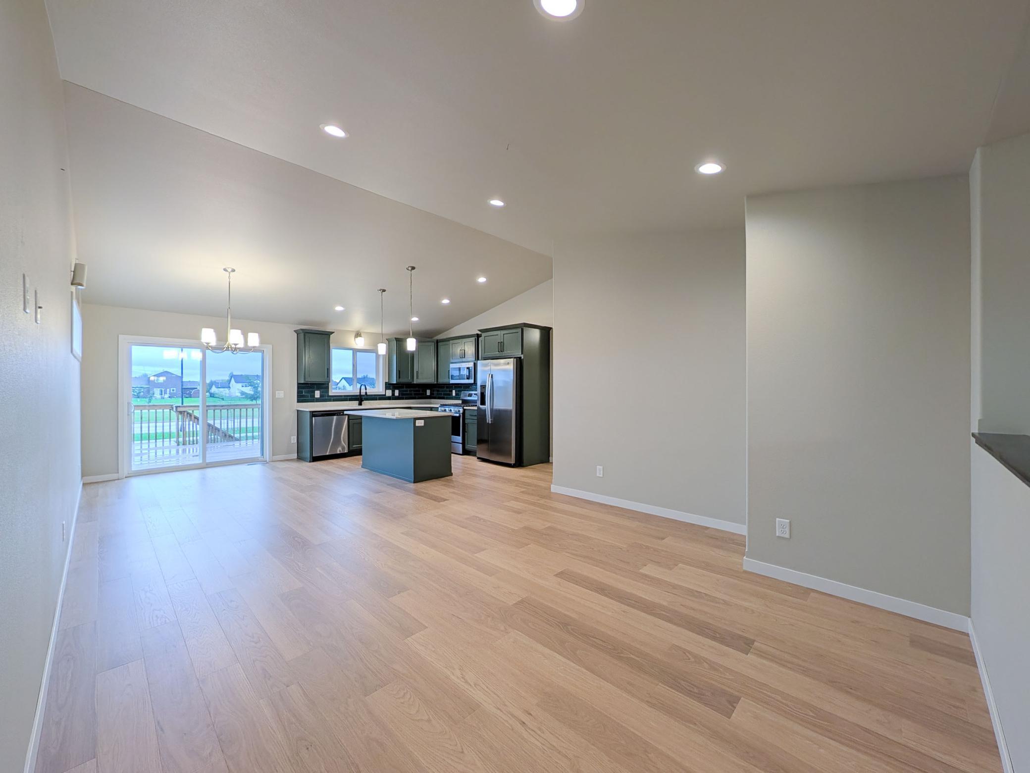 2553 Fulton Loop S Property Photo 11