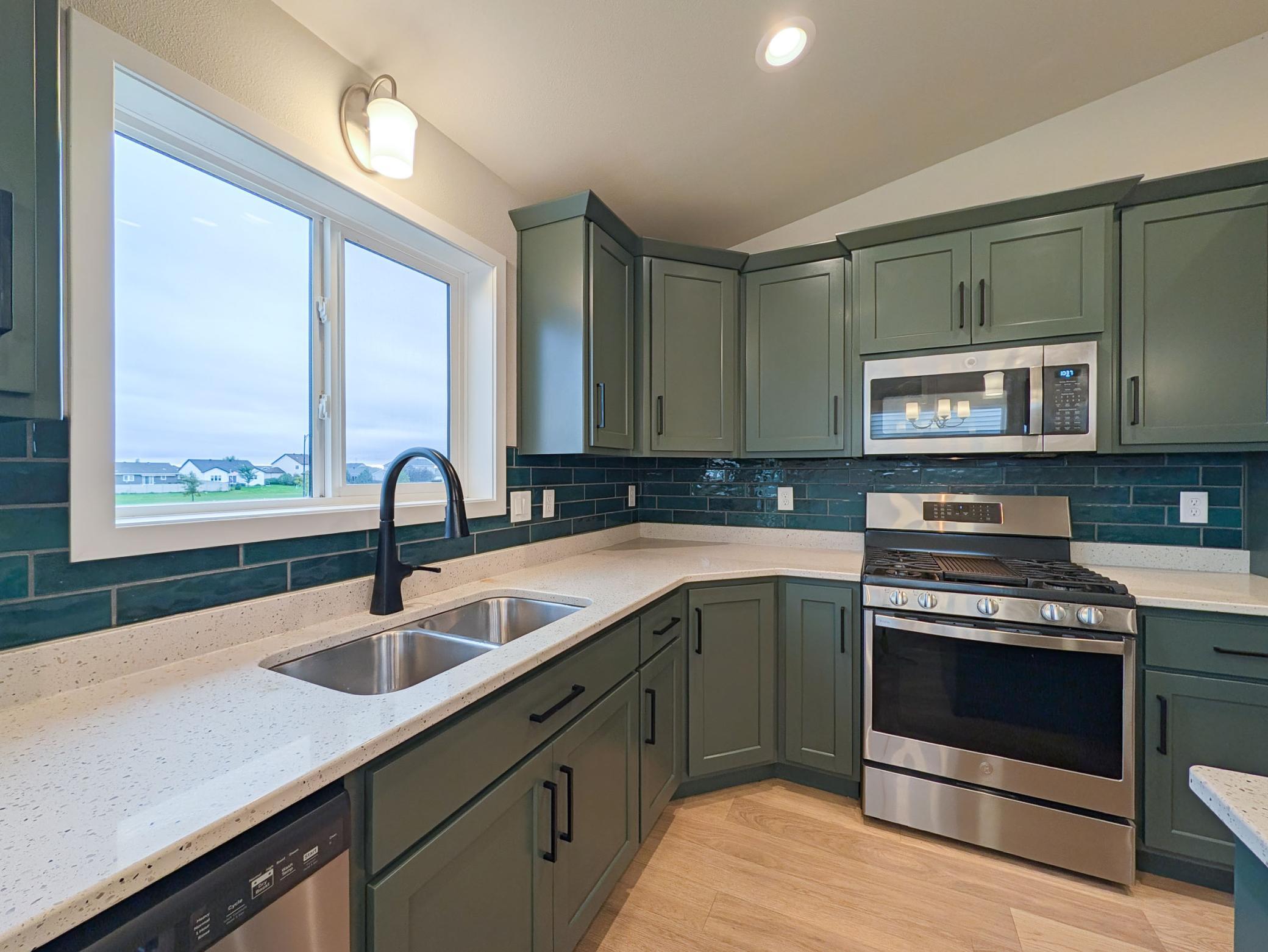 2553 Fulton Loop S Property Photo 14