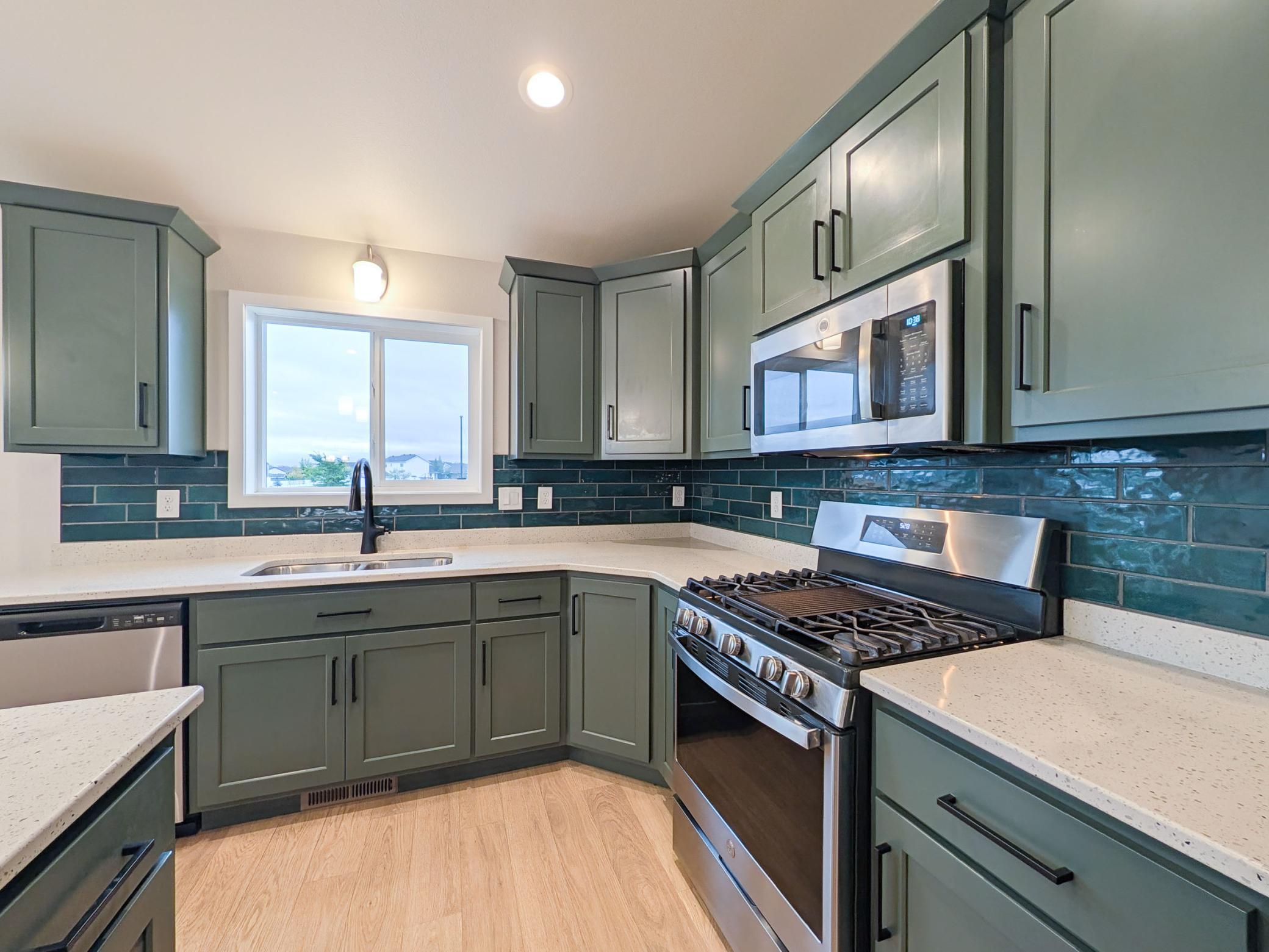2553 Fulton Loop S Property Photo 16