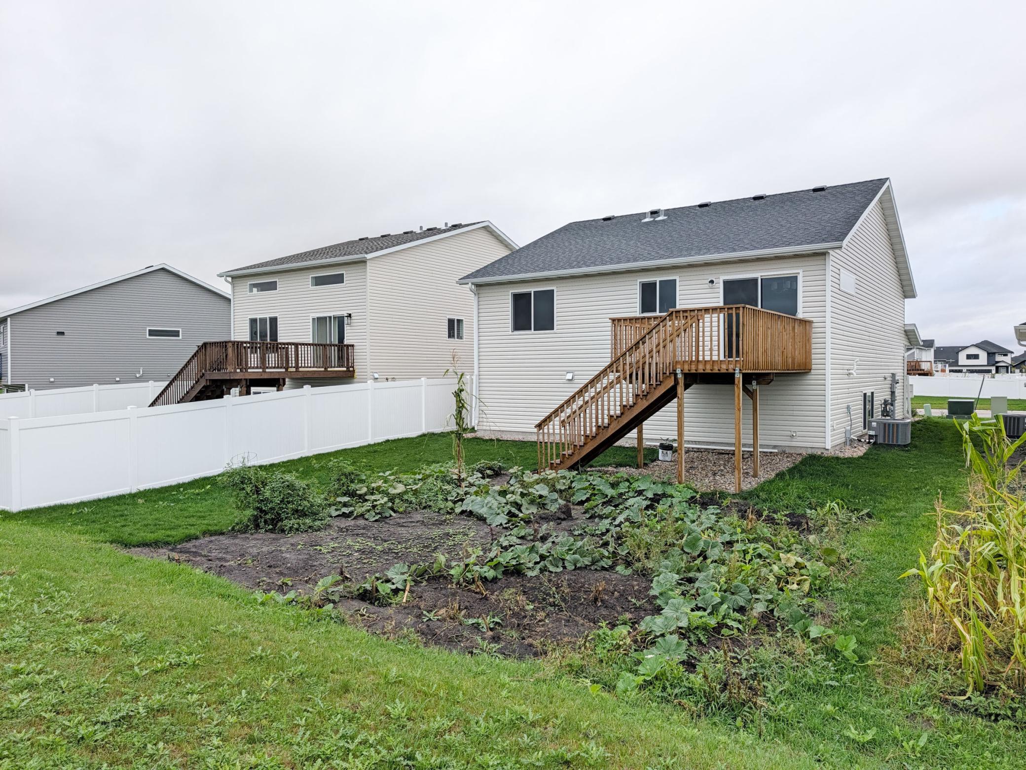 2553 Fulton Loop S Property Photo 19