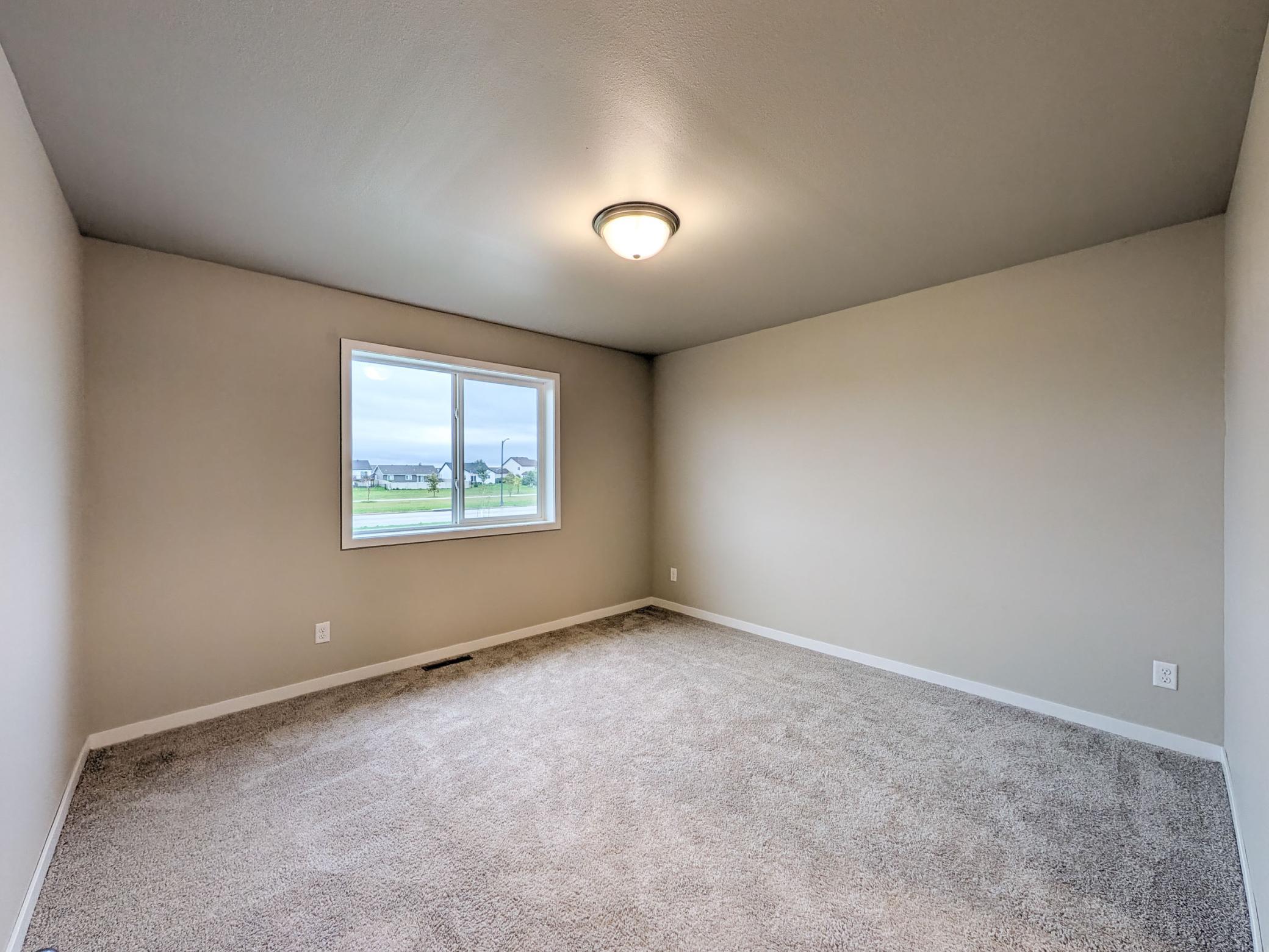 2553 Fulton Loop S Property Photo 21