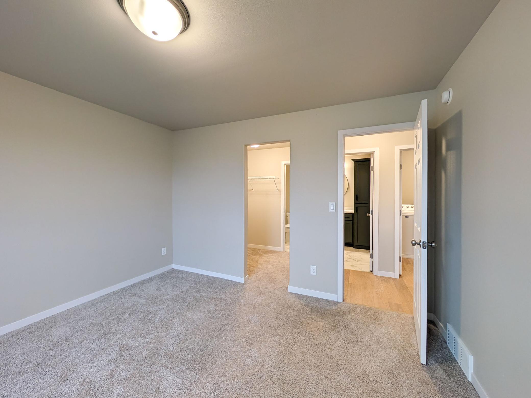 2553 Fulton Loop S Property Photo 22