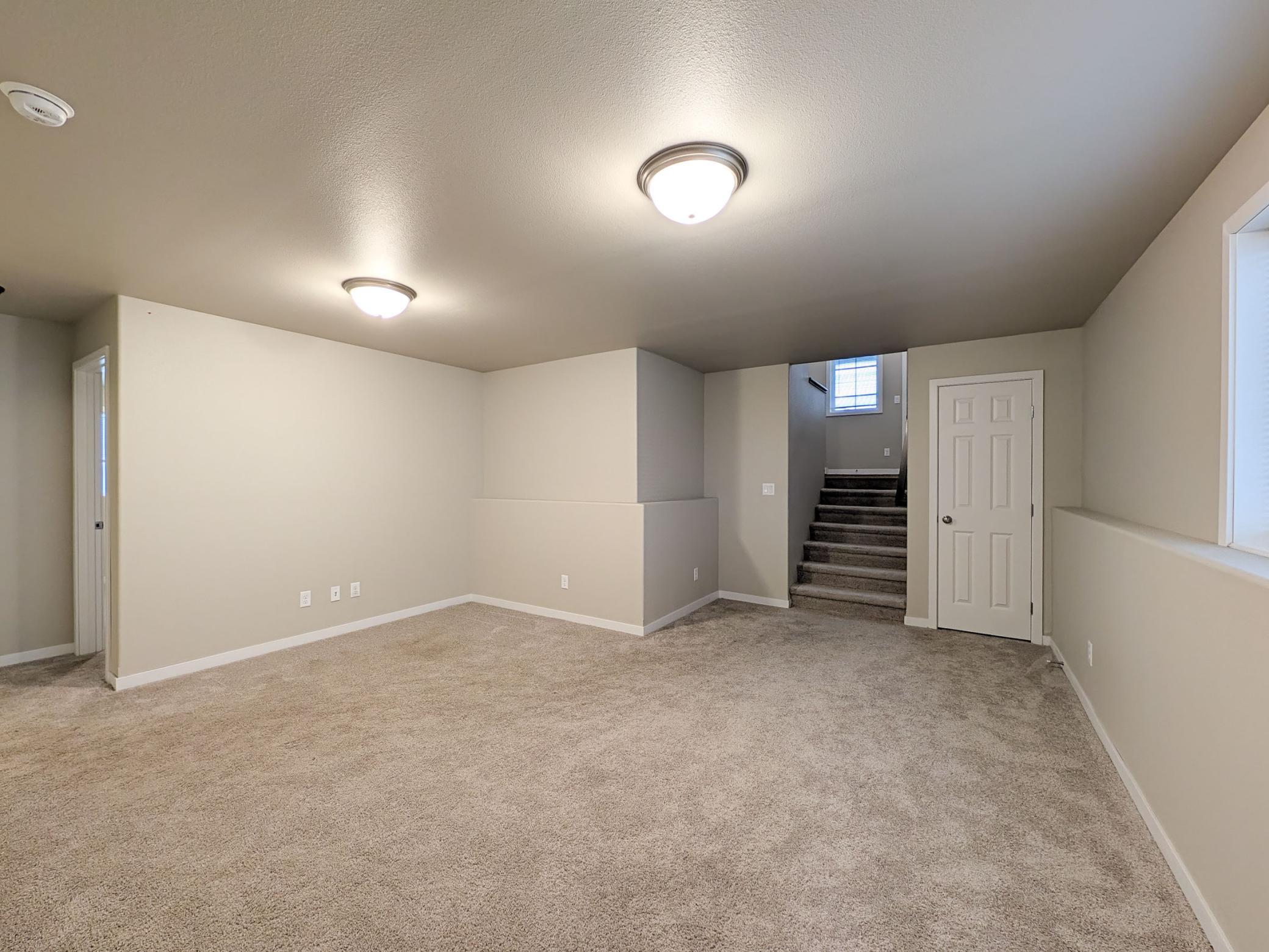 2553 Fulton Loop S Property Photo 29