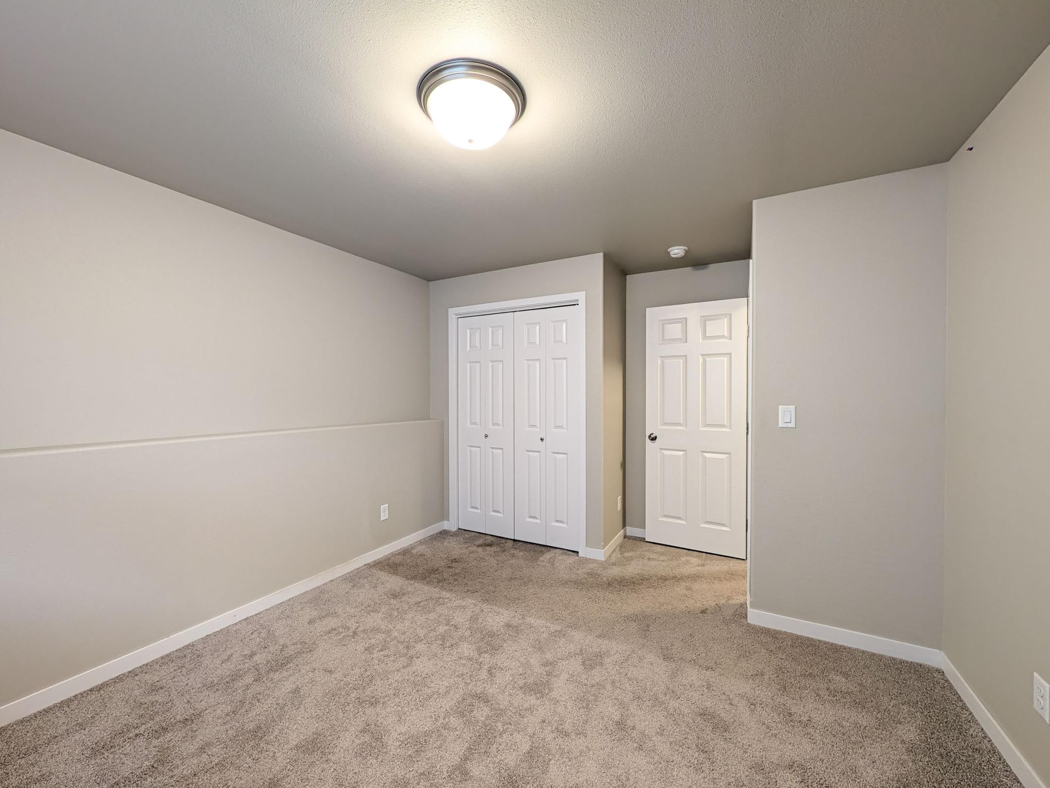 2553 Fulton Loop S Property Photo 32
