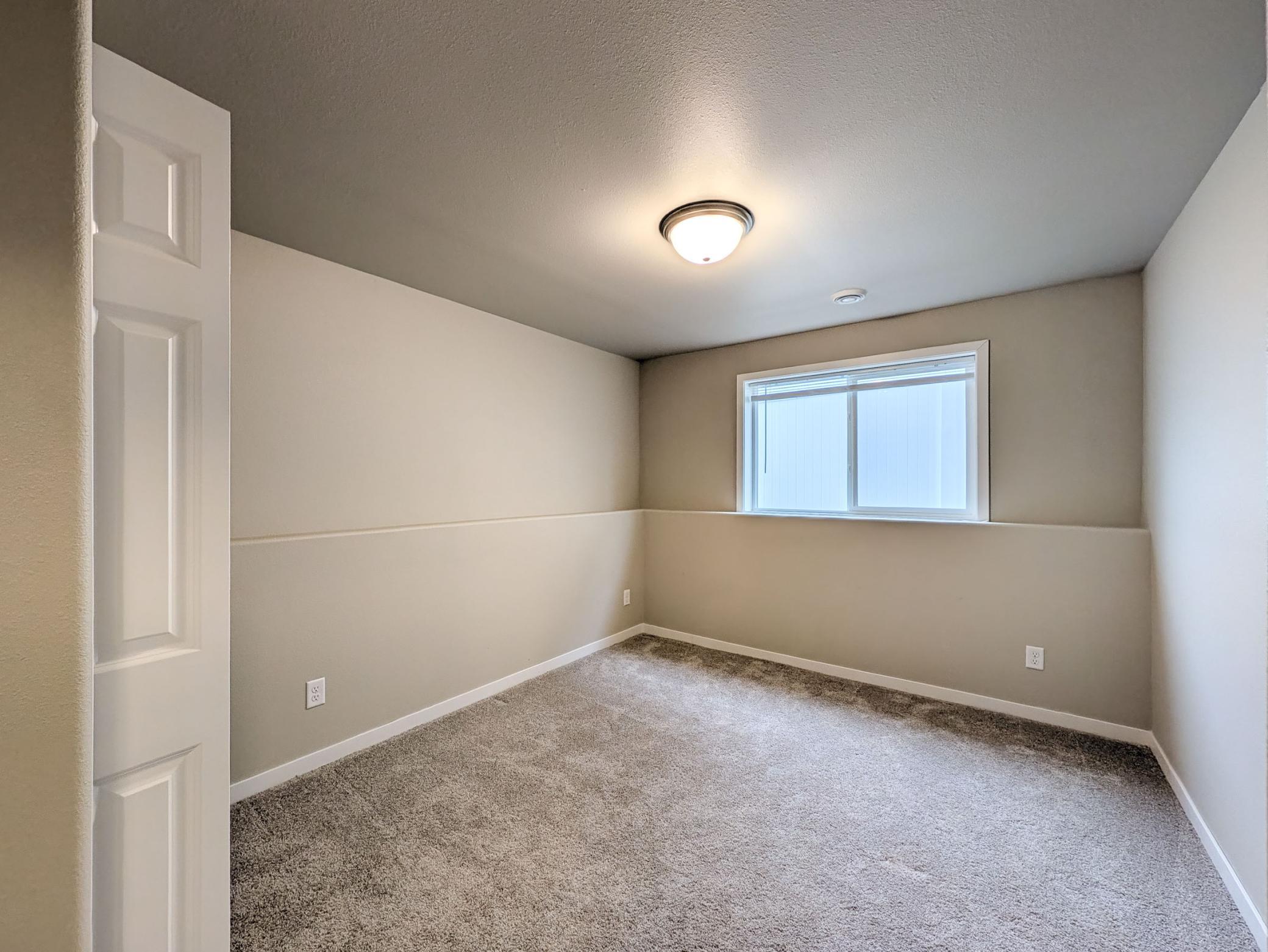 2553 Fulton Loop S Property Photo 33