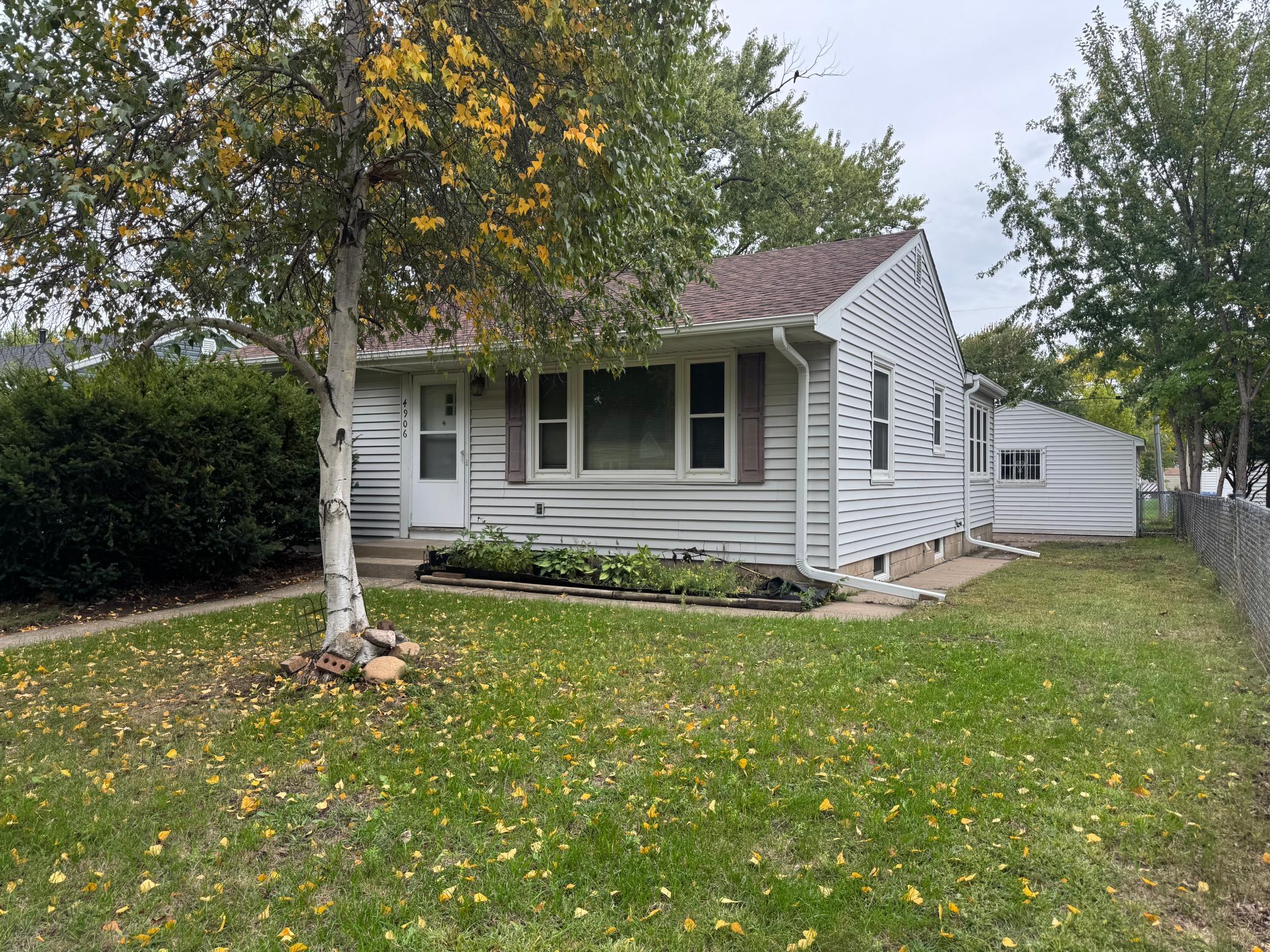 4906 Thomas Avenue N Property Photo 1