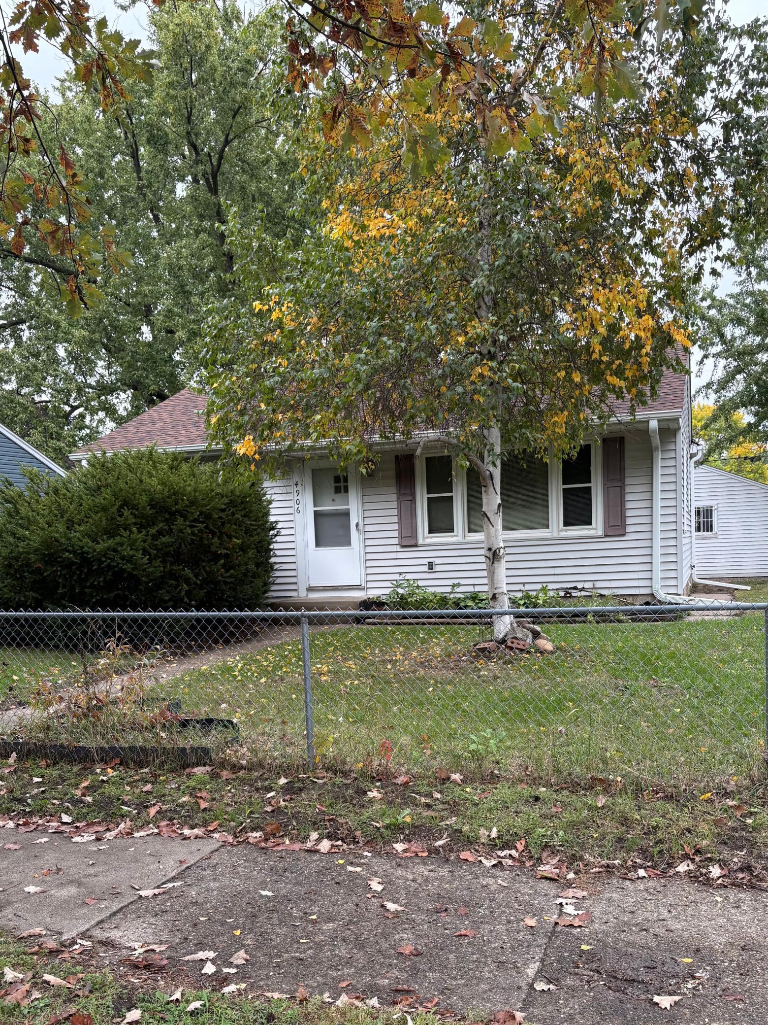 4906 Thomas Avenue N Property Photo 2