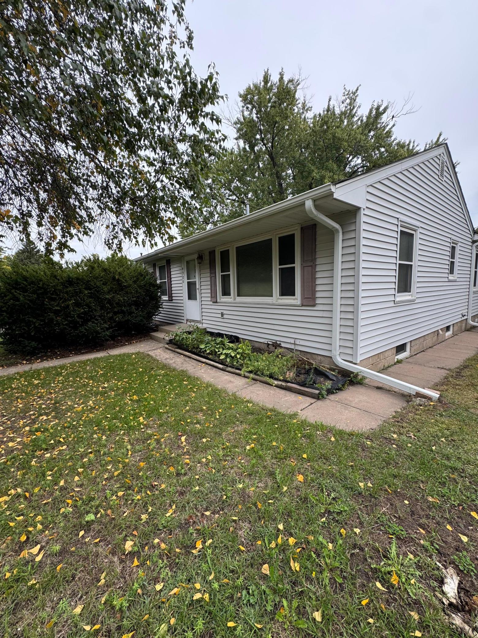 4906 Thomas Avenue N Property Photo 3