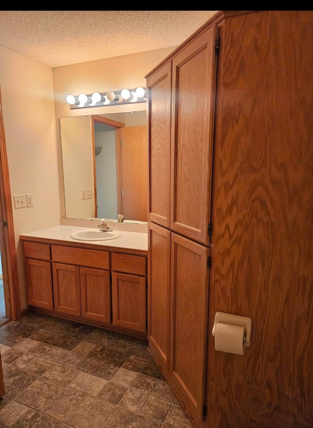 8330 Parkview Avenue Ne Property Photo 6