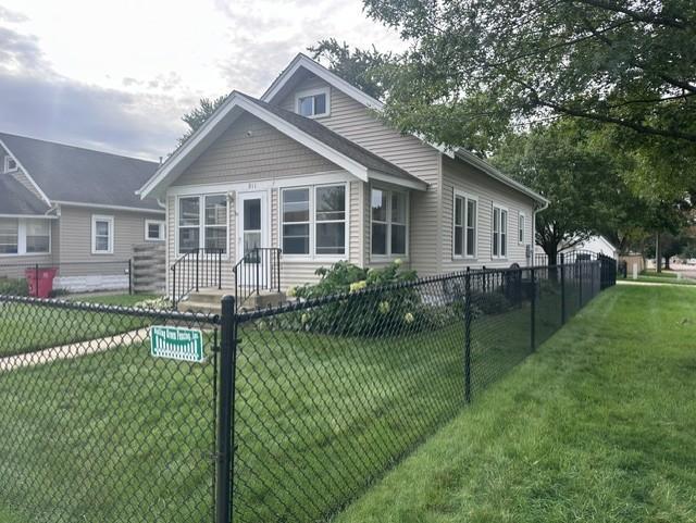 911 3rd Avenue Nw Property Photo 1