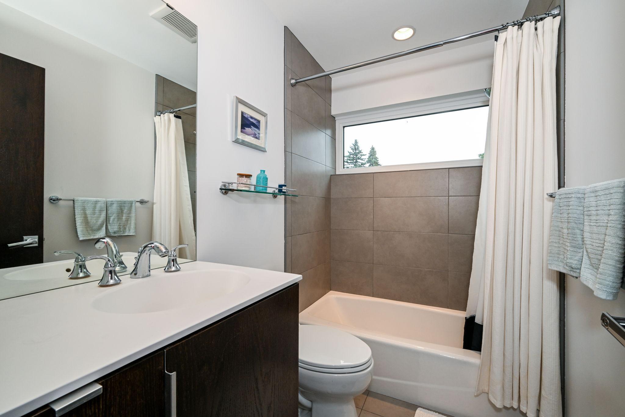 111 11th Avenue N Property Photo 34