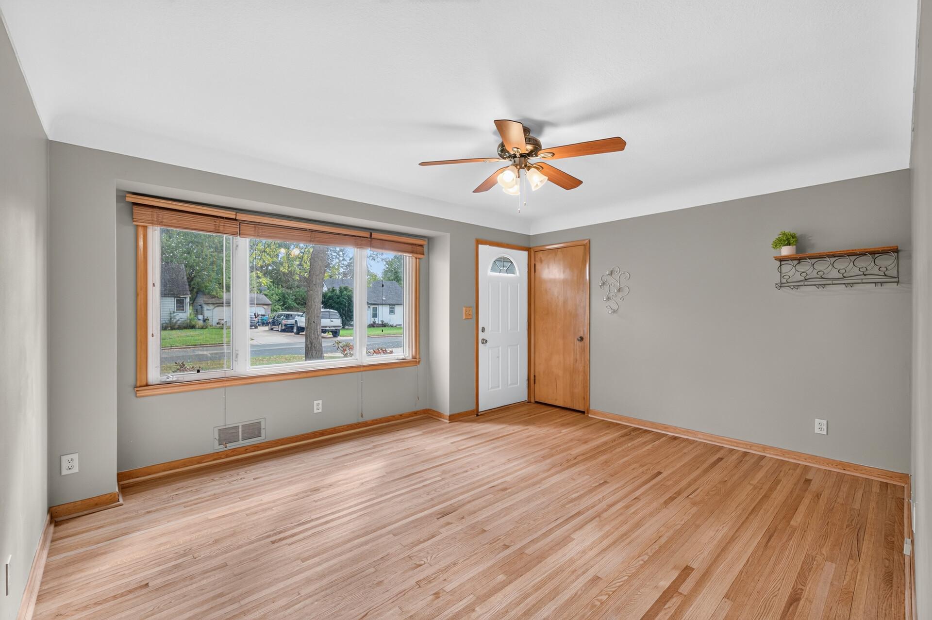 2431 Ridge Lane Property Photo 3