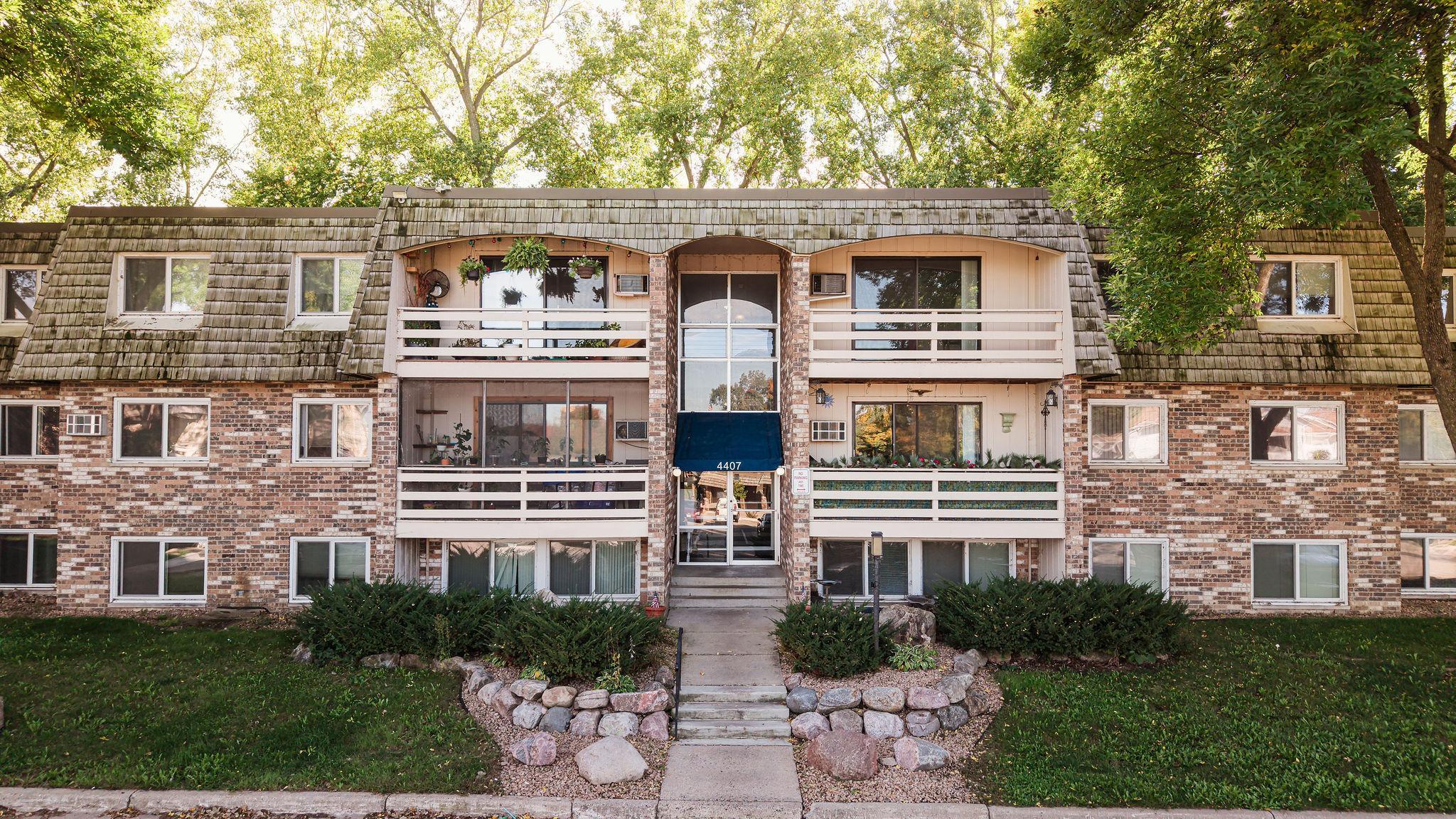 4407 Wilshire Boulevard 310 Property Photo 1